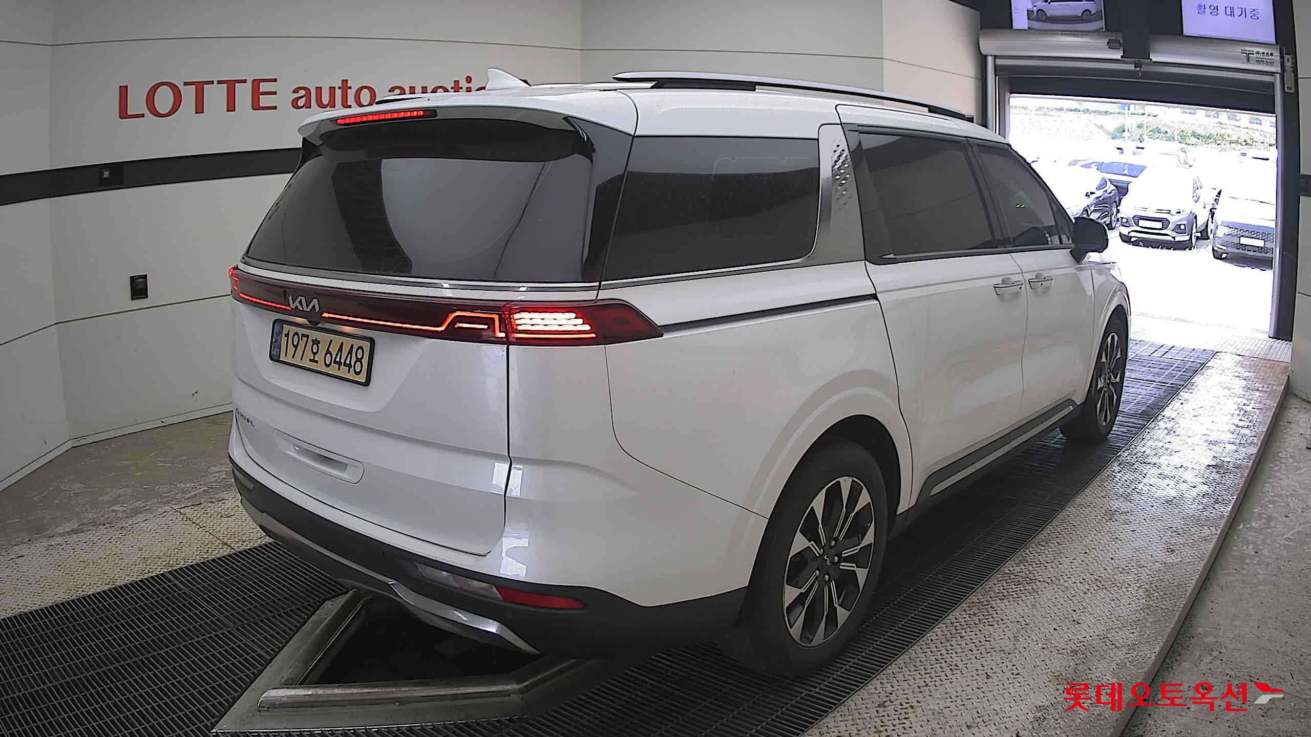 2022 - kia carnival