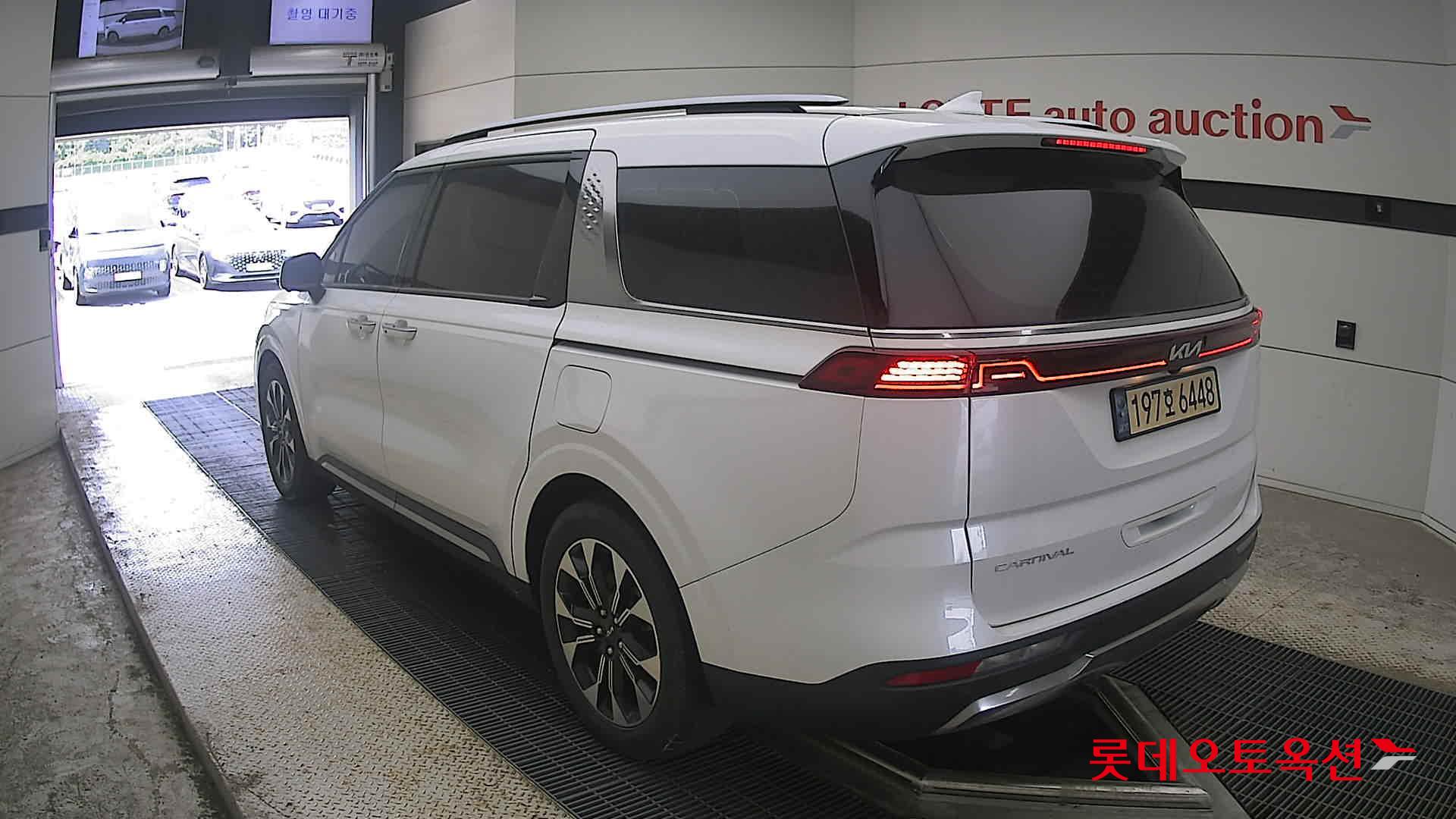 2022 - kia carnival