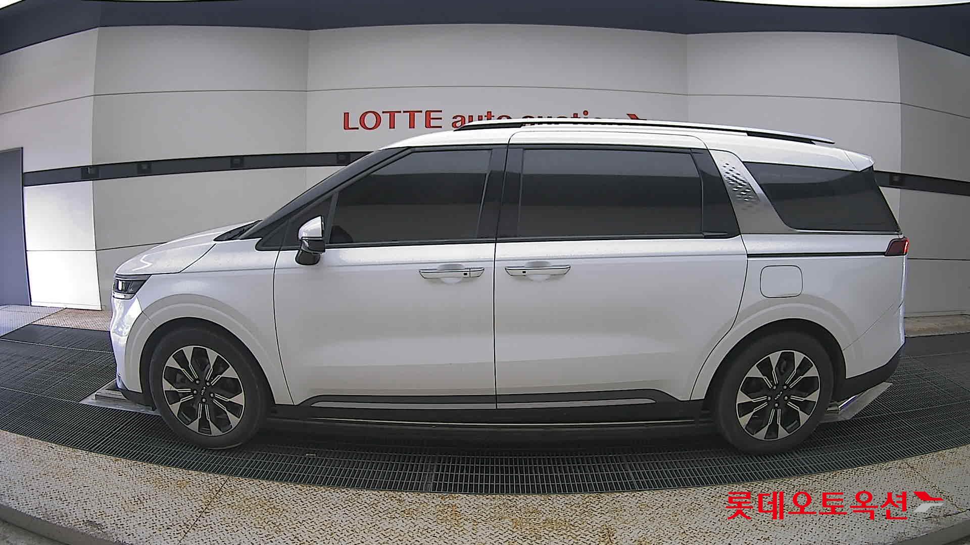 2022 - kia carnival