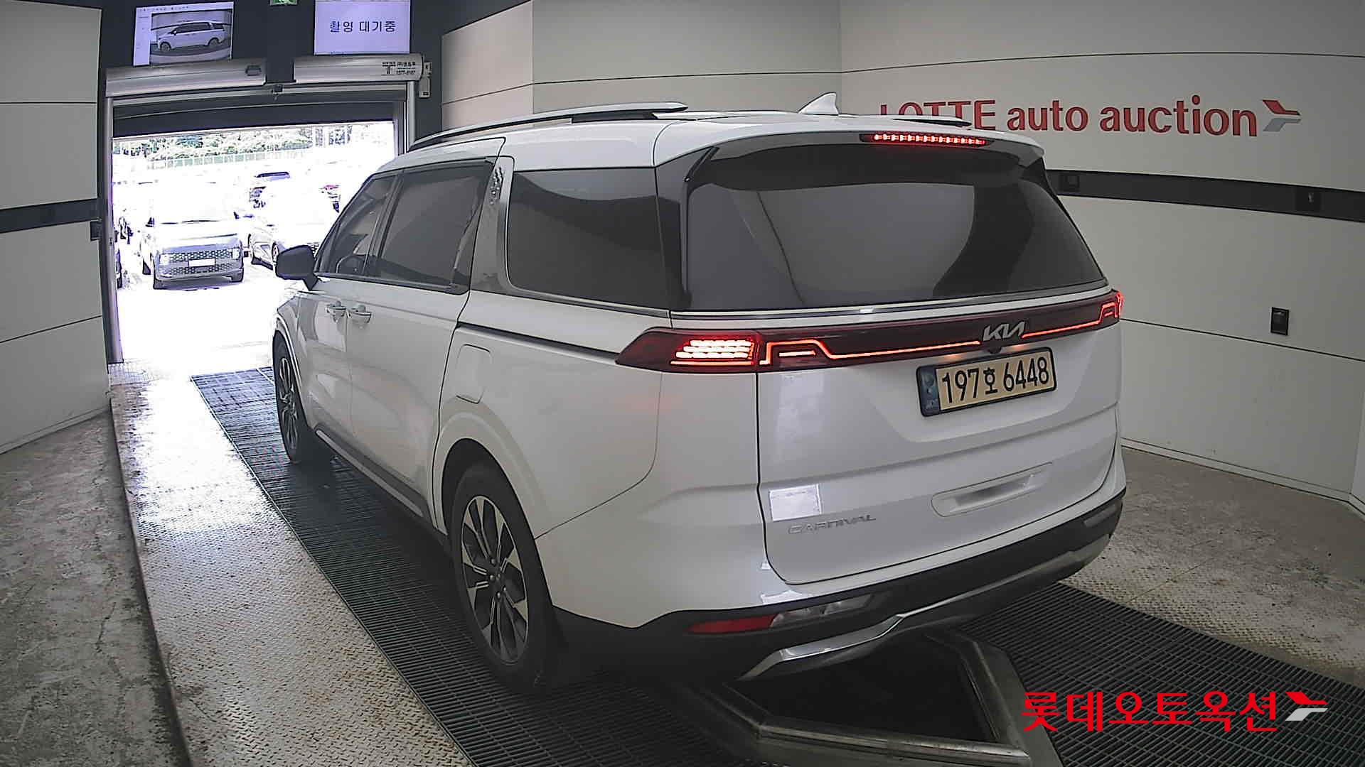 2022 - kia carnival
