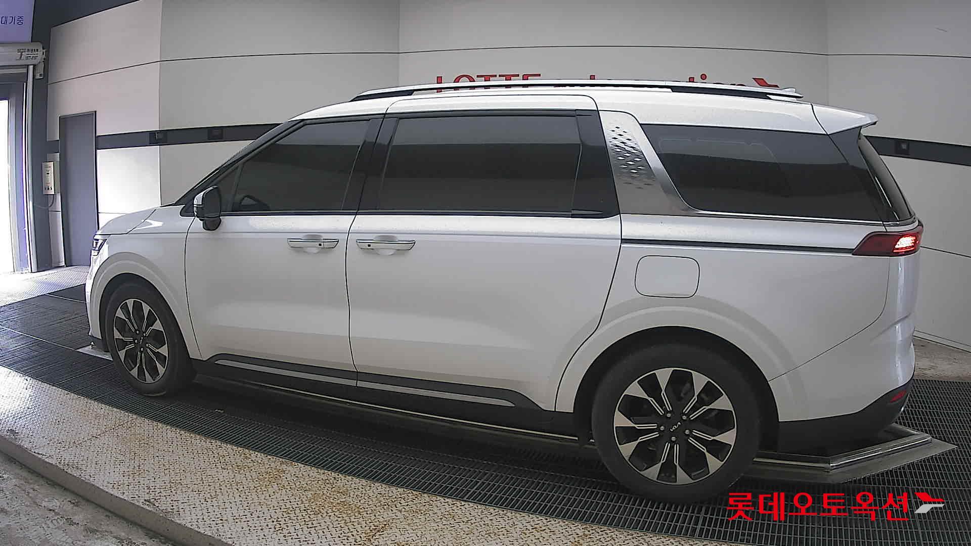 2022 - kia carnival