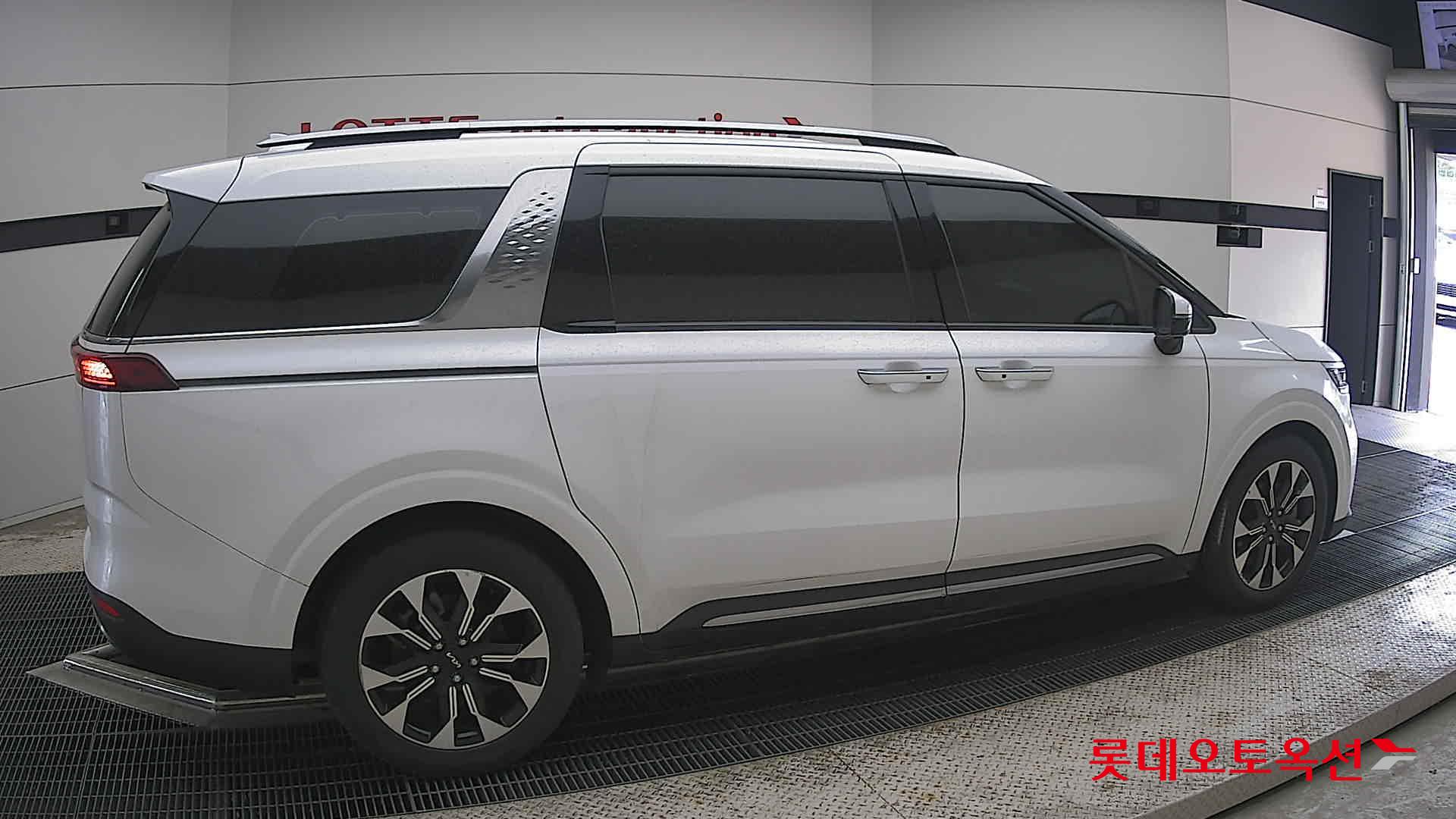 2022 - kia carnival