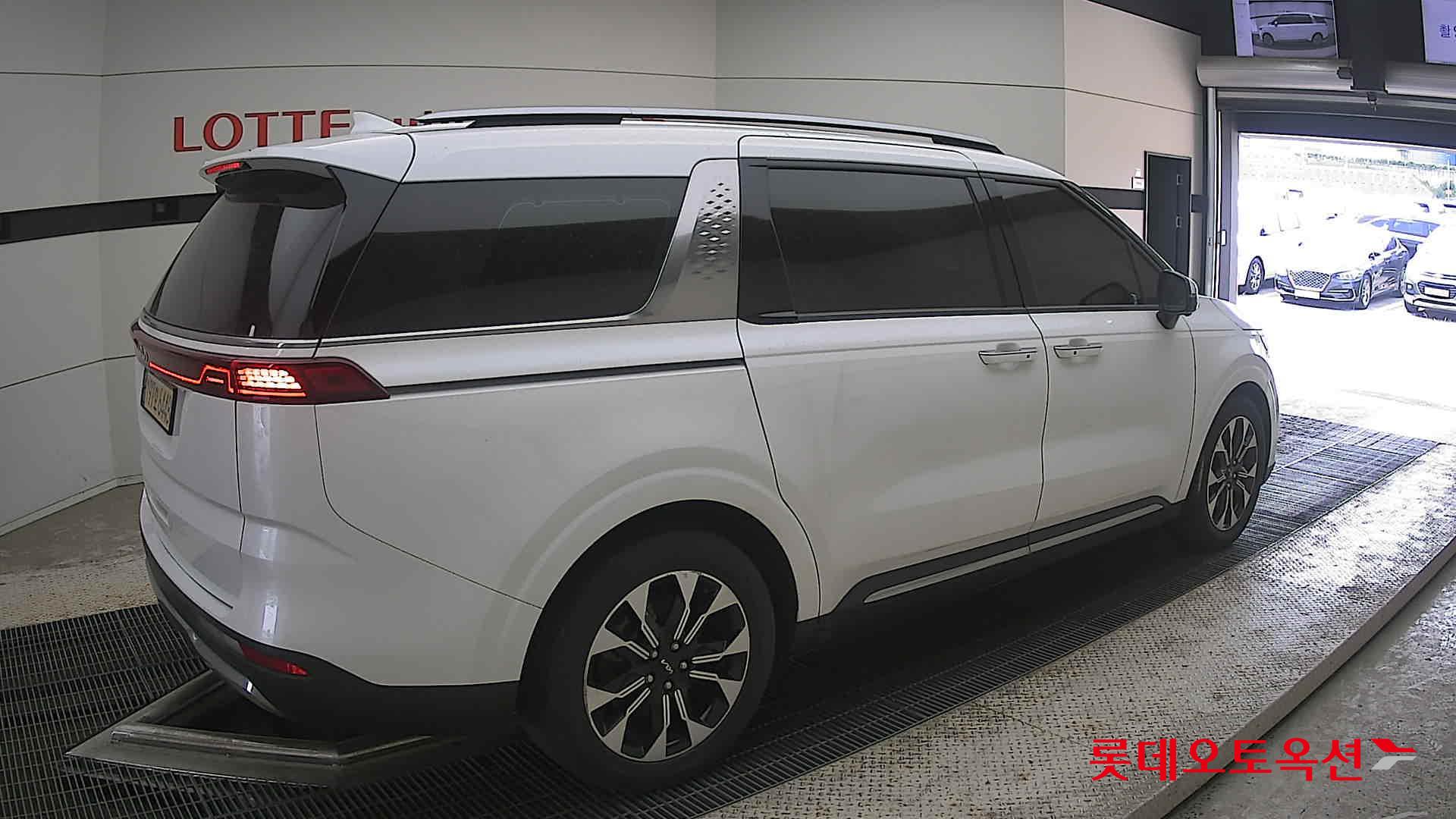 2022 - kia carnival