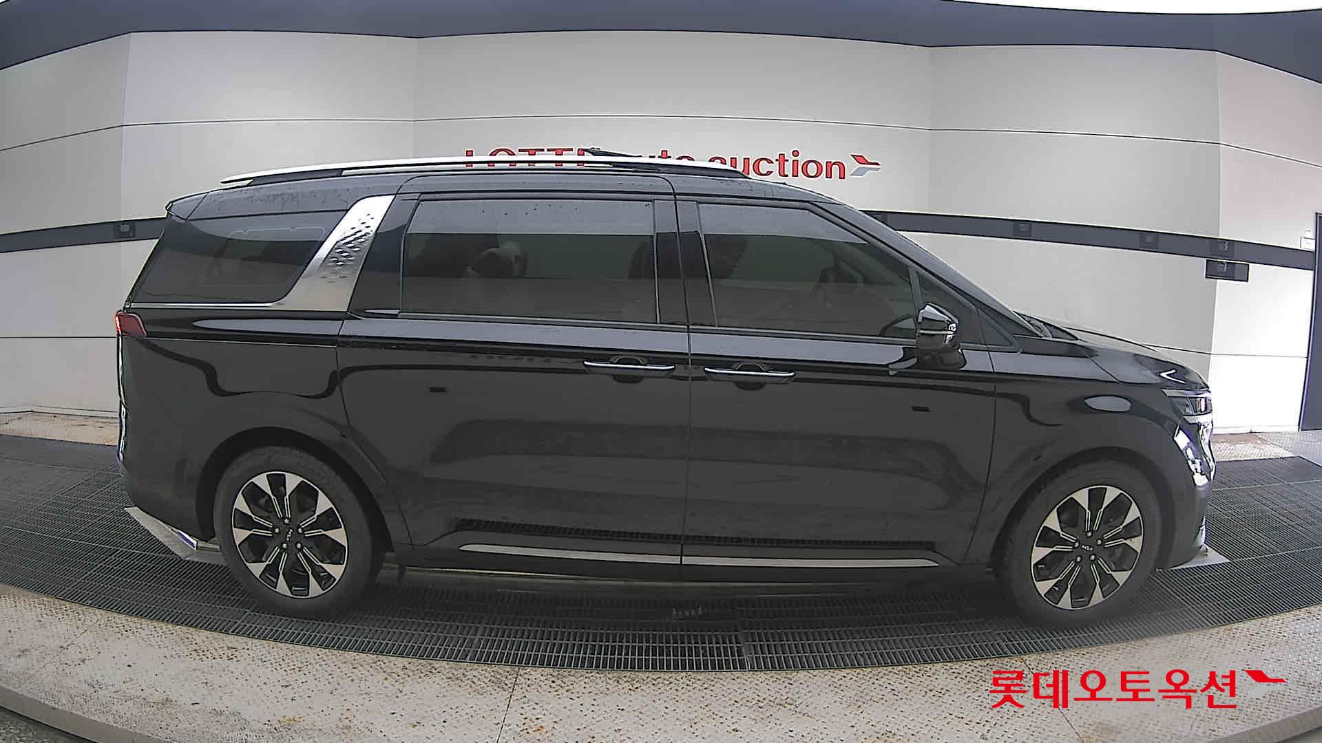 2022 - kia carnival