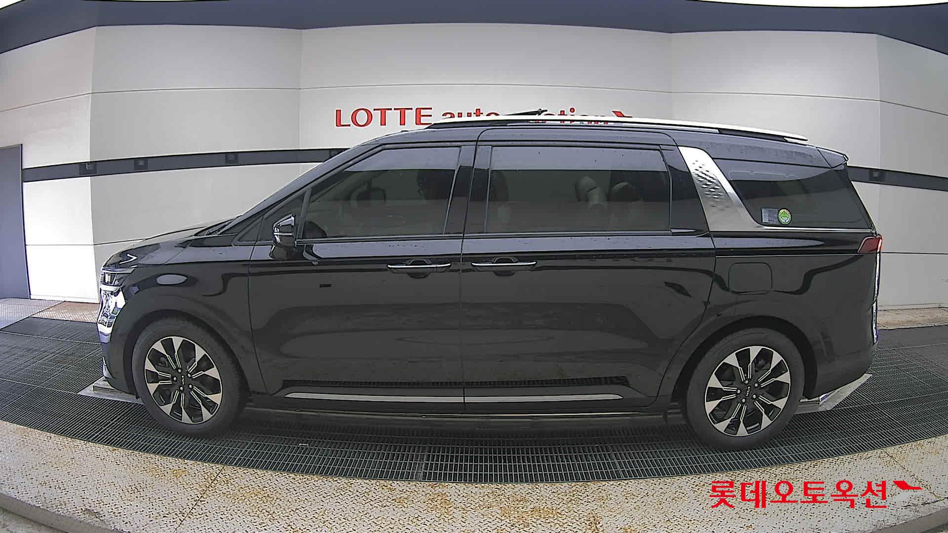 2022 - kia carnival
