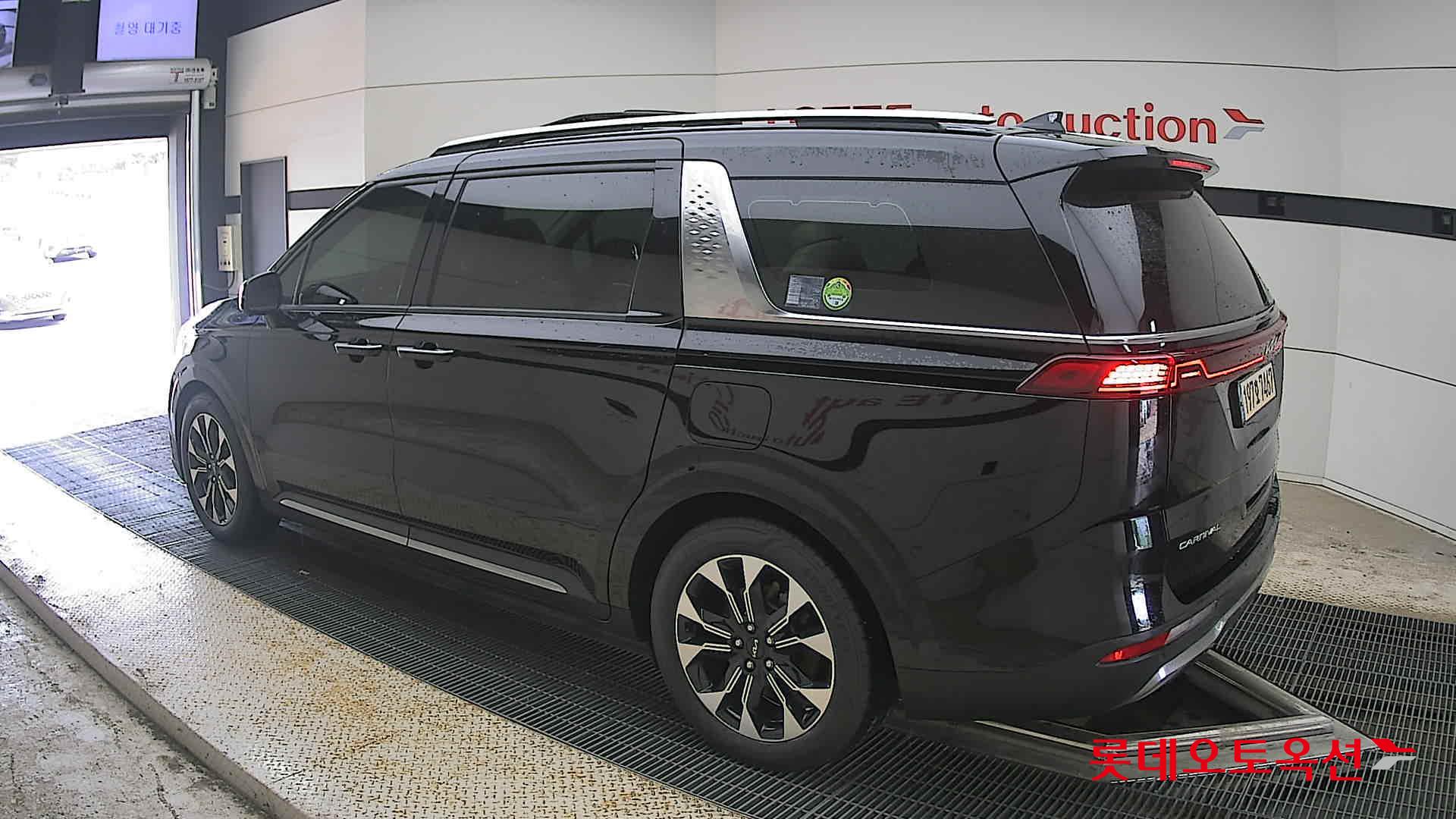 2022 - kia carnival