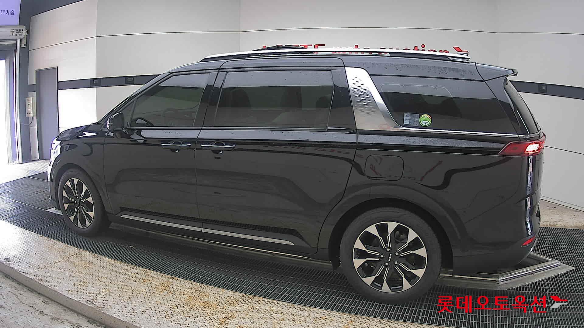 2022 - kia carnival