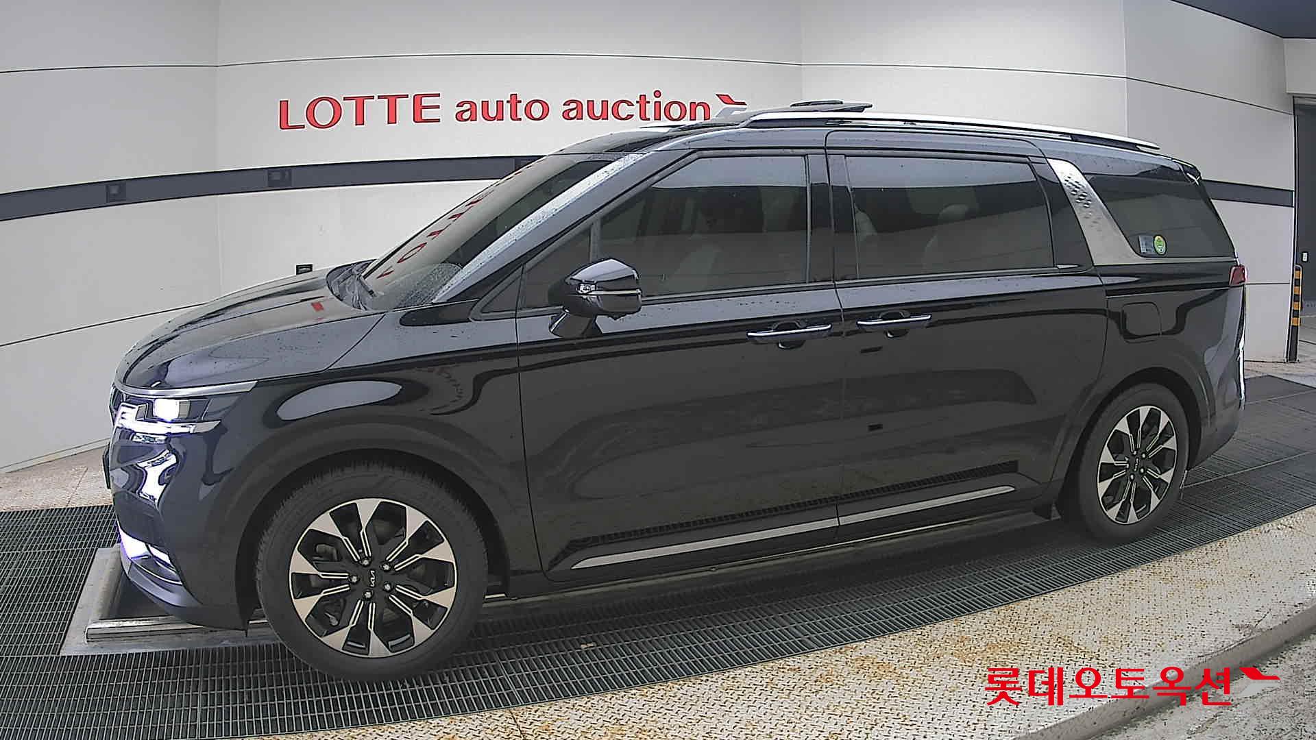 2022 - kia carnival