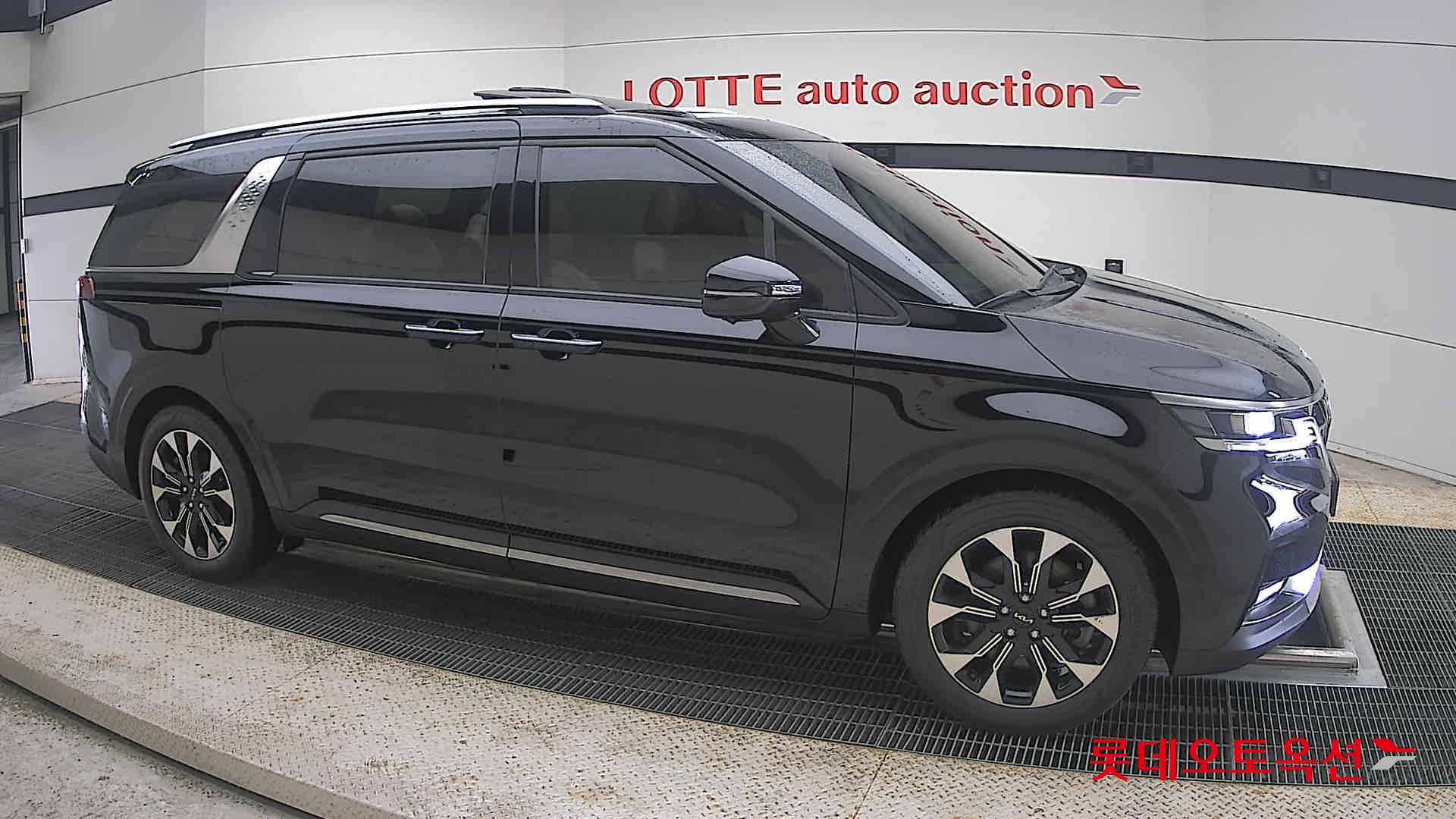 2022 - kia carnival