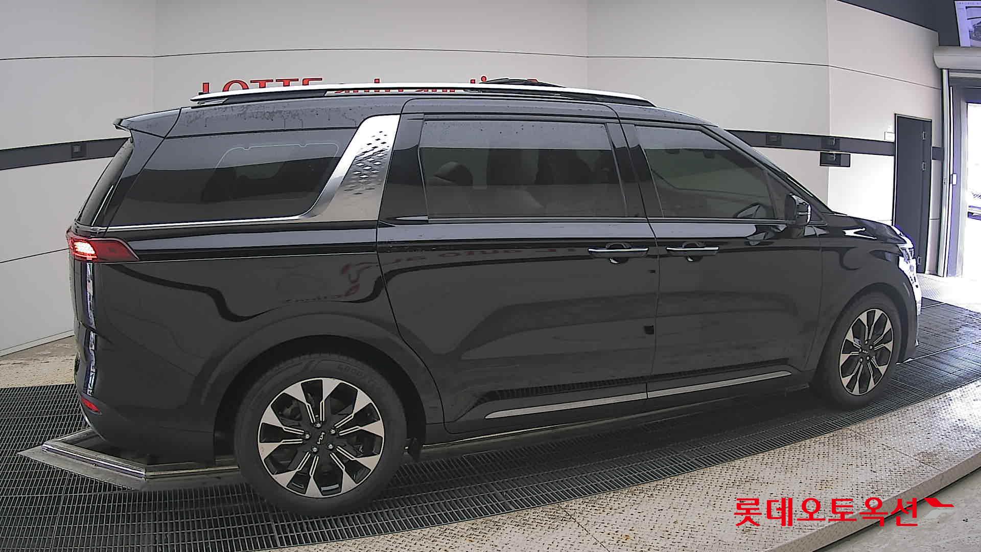 2022 - kia carnival