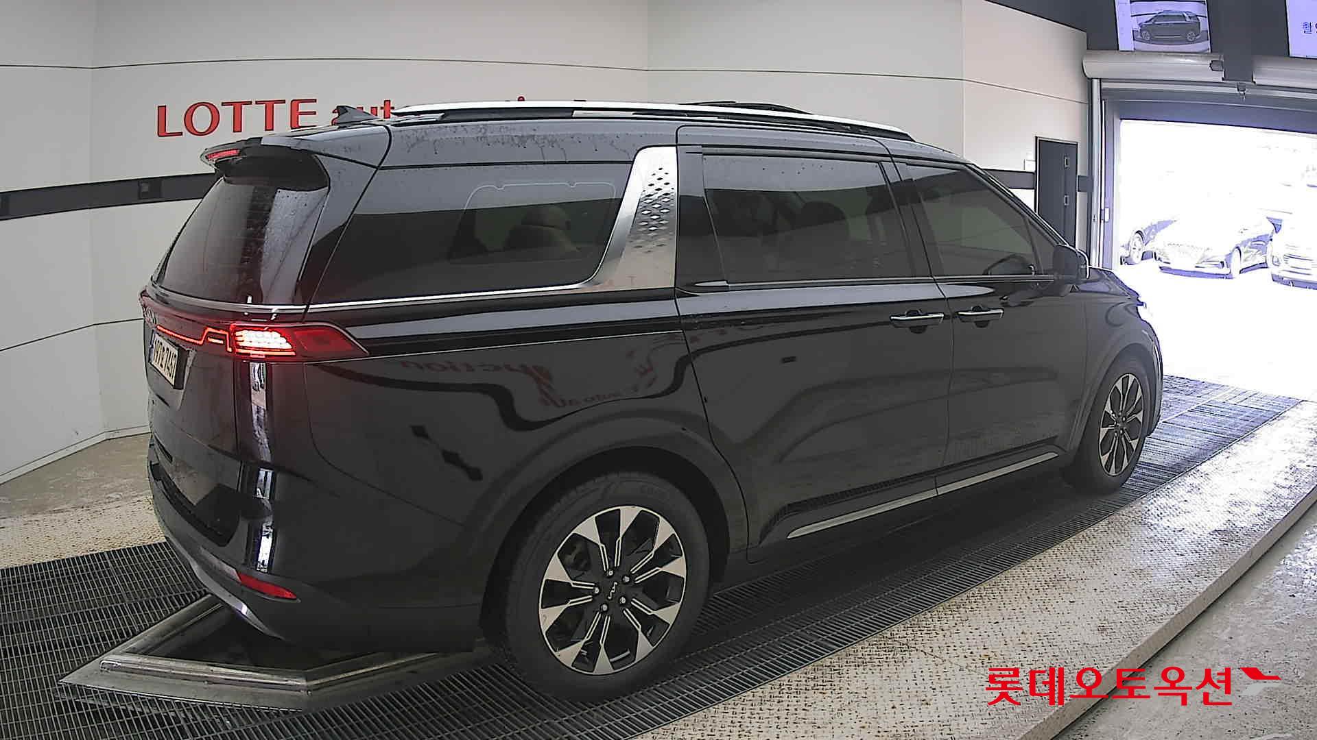 2022 - kia carnival