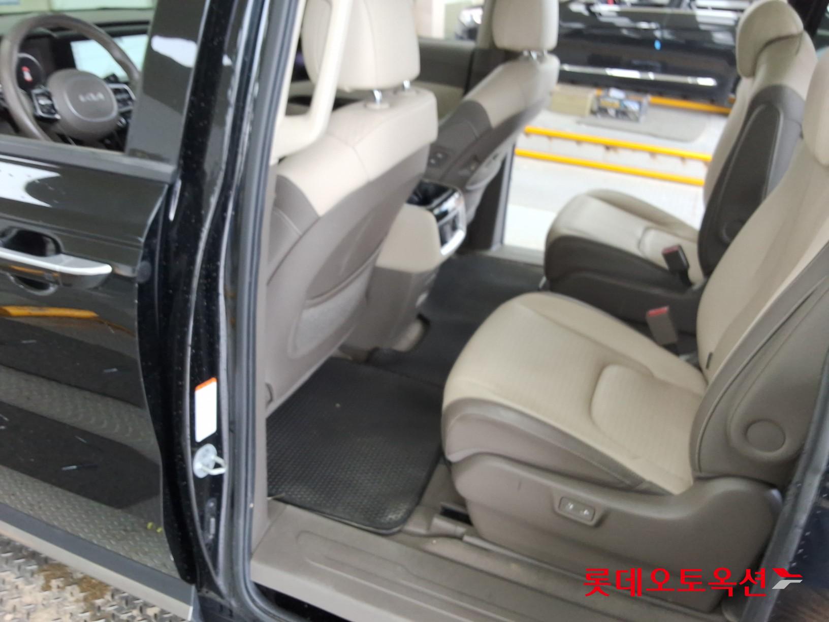 2022 - kia carnival