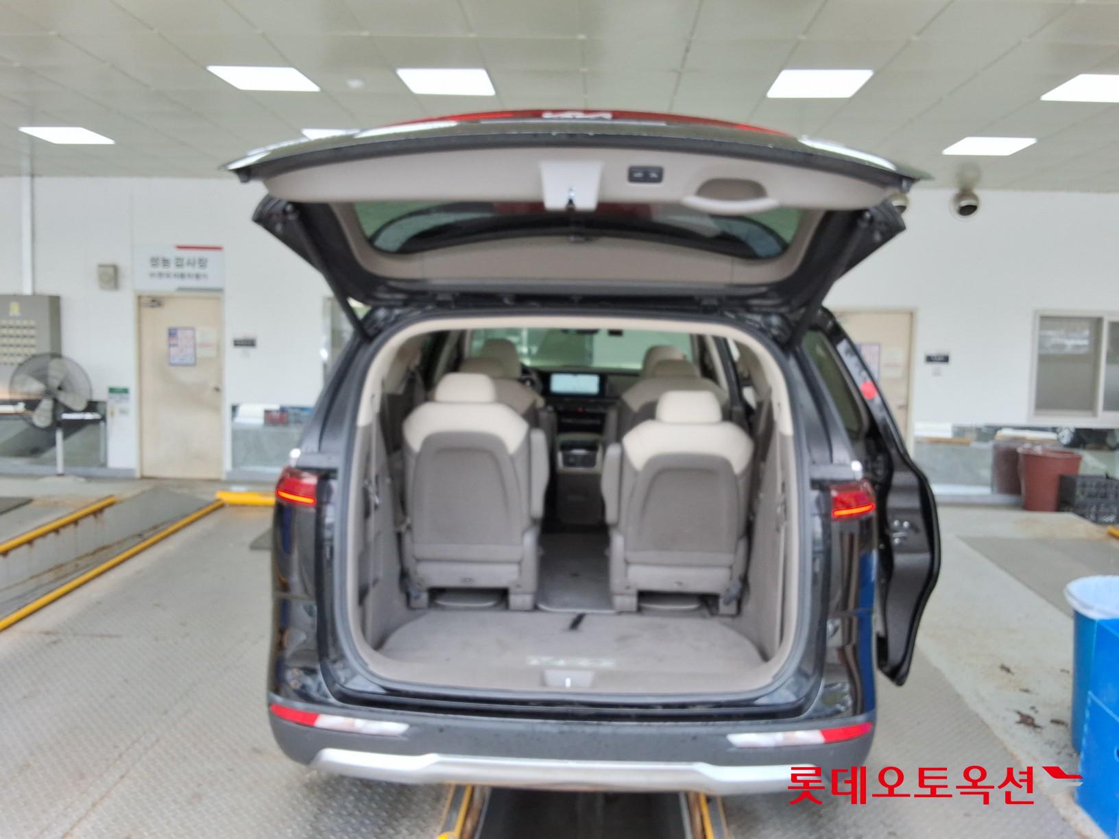 2022 - kia carnival