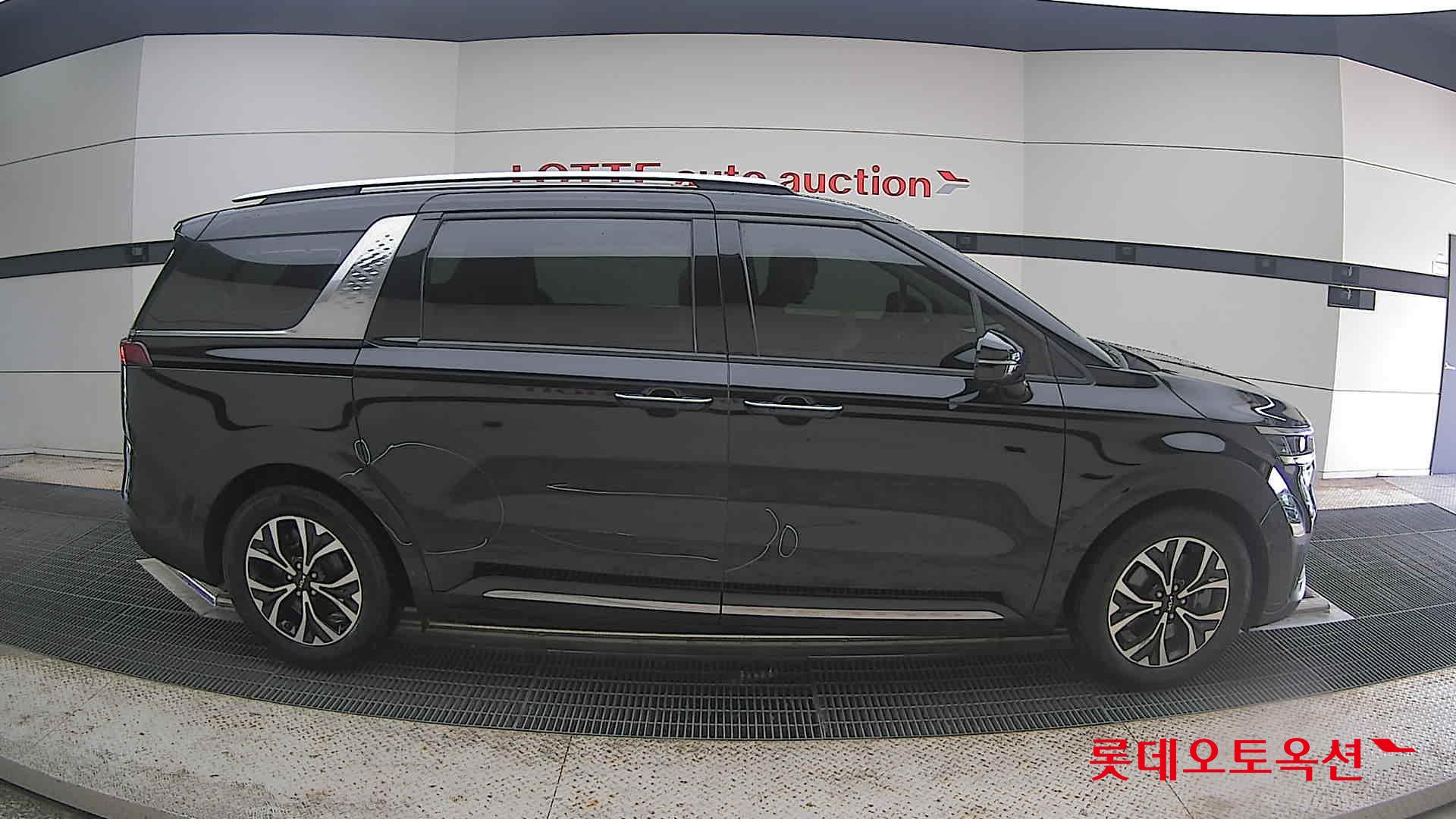 2023 - kia carnival