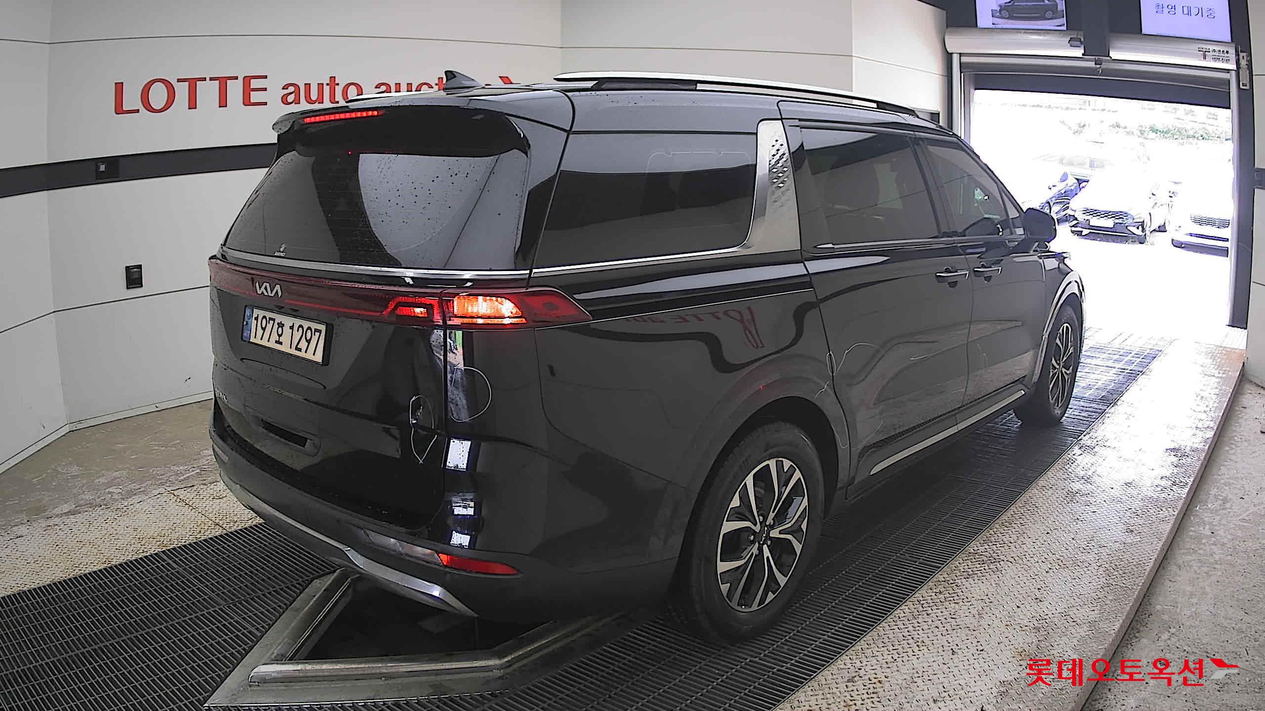 2023 - kia carnival