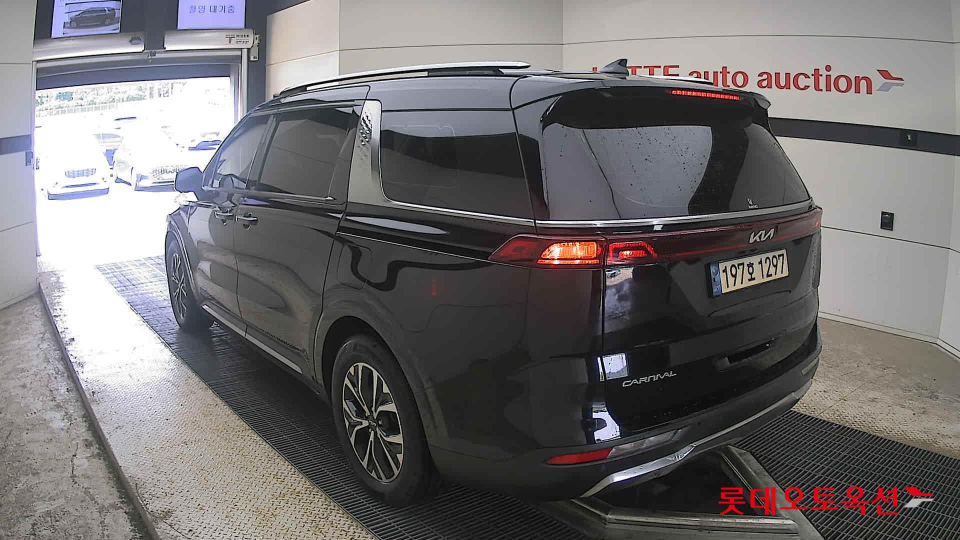 2023 - kia carnival