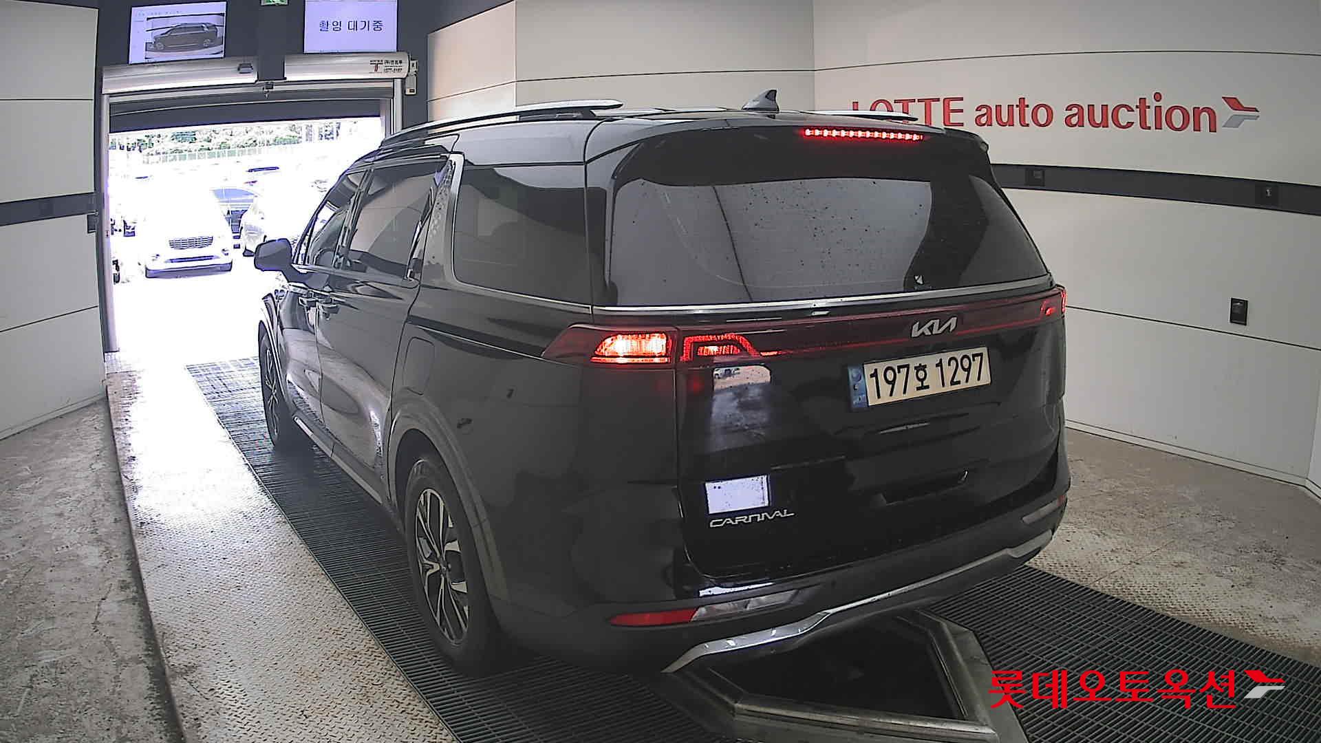 2023 - kia carnival