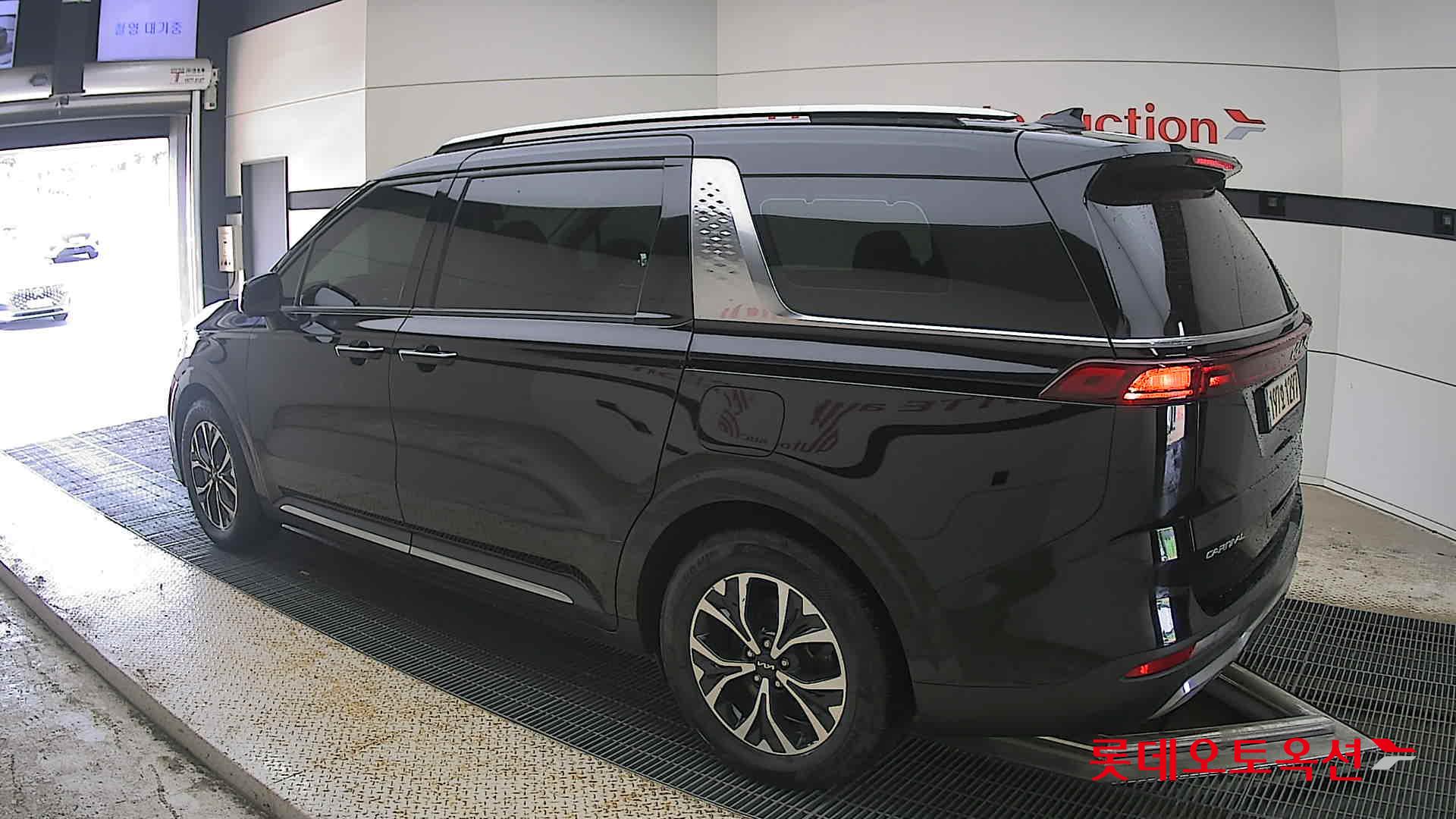 2023 - kia carnival