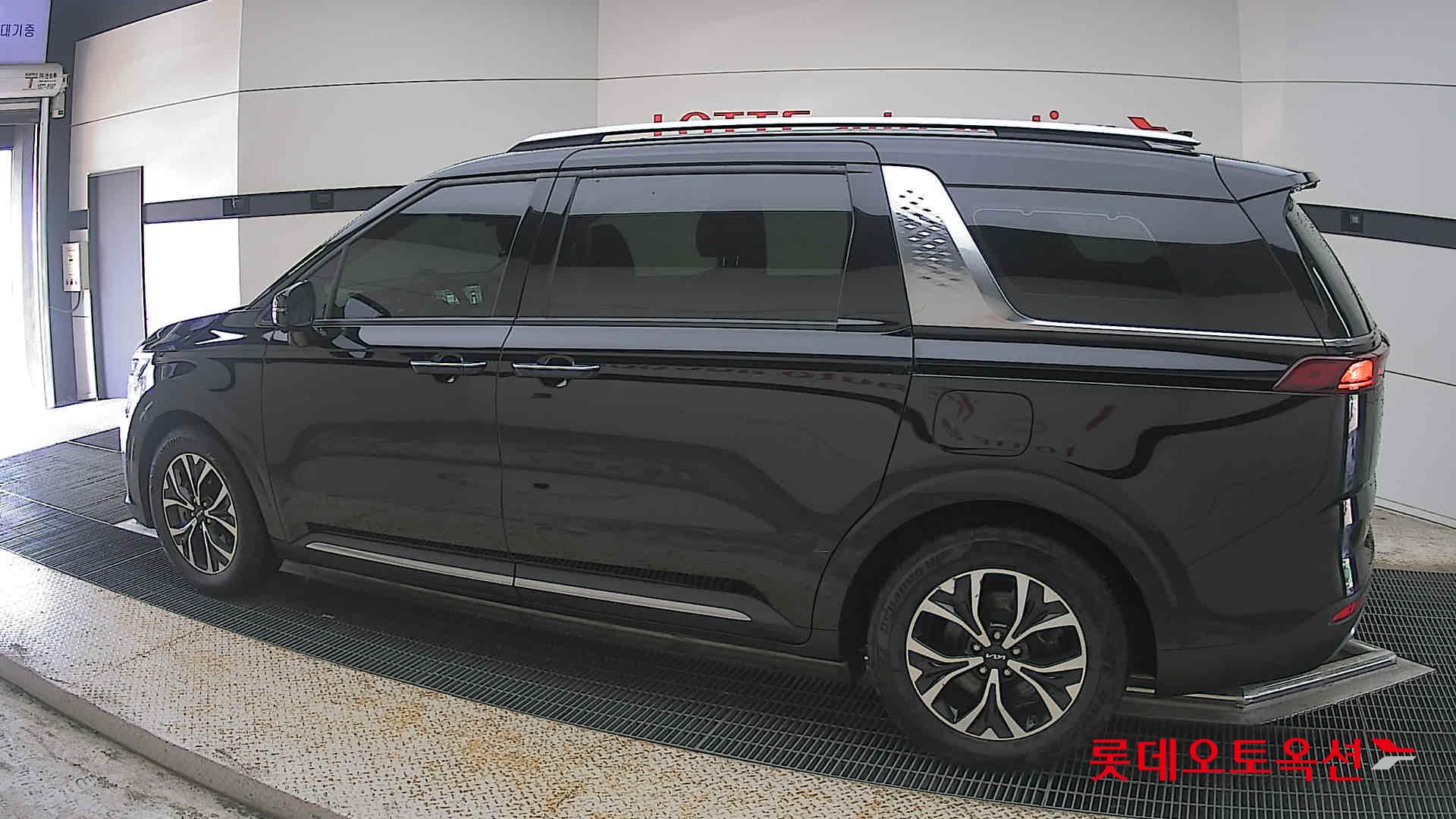 2023 - kia carnival