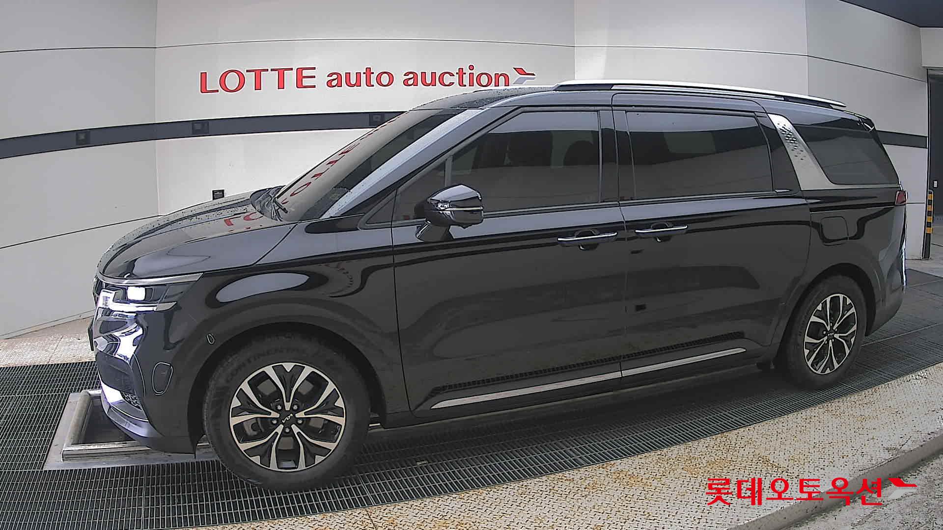 2023 - kia carnival