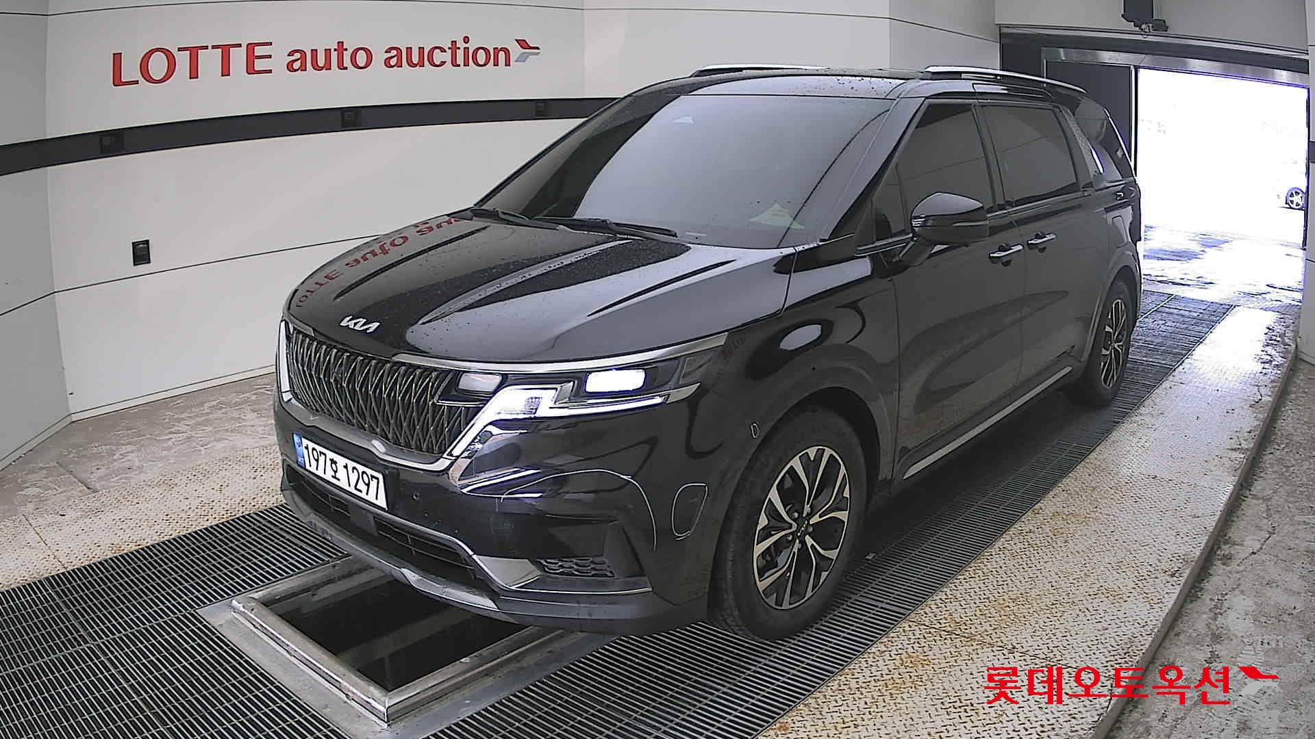 2023 - kia carnival