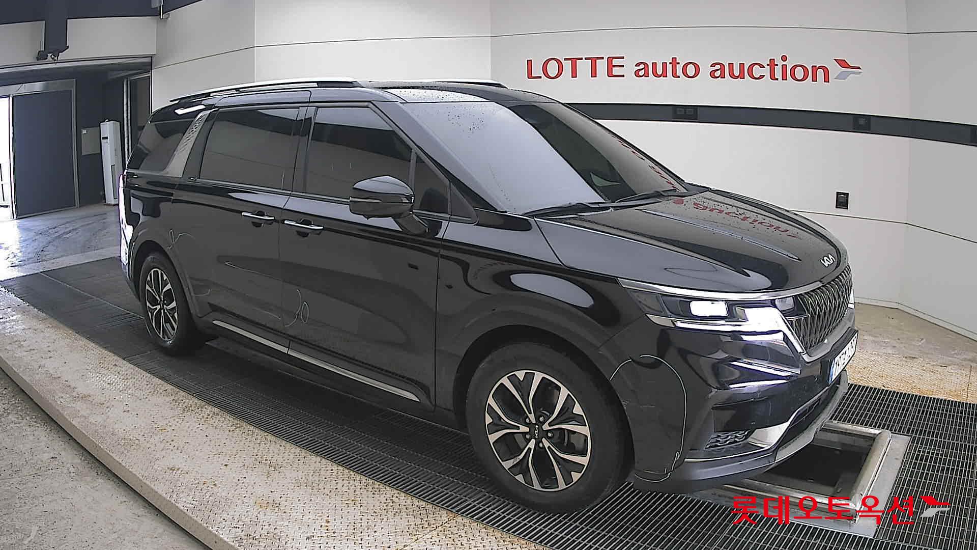 2023 - kia carnival