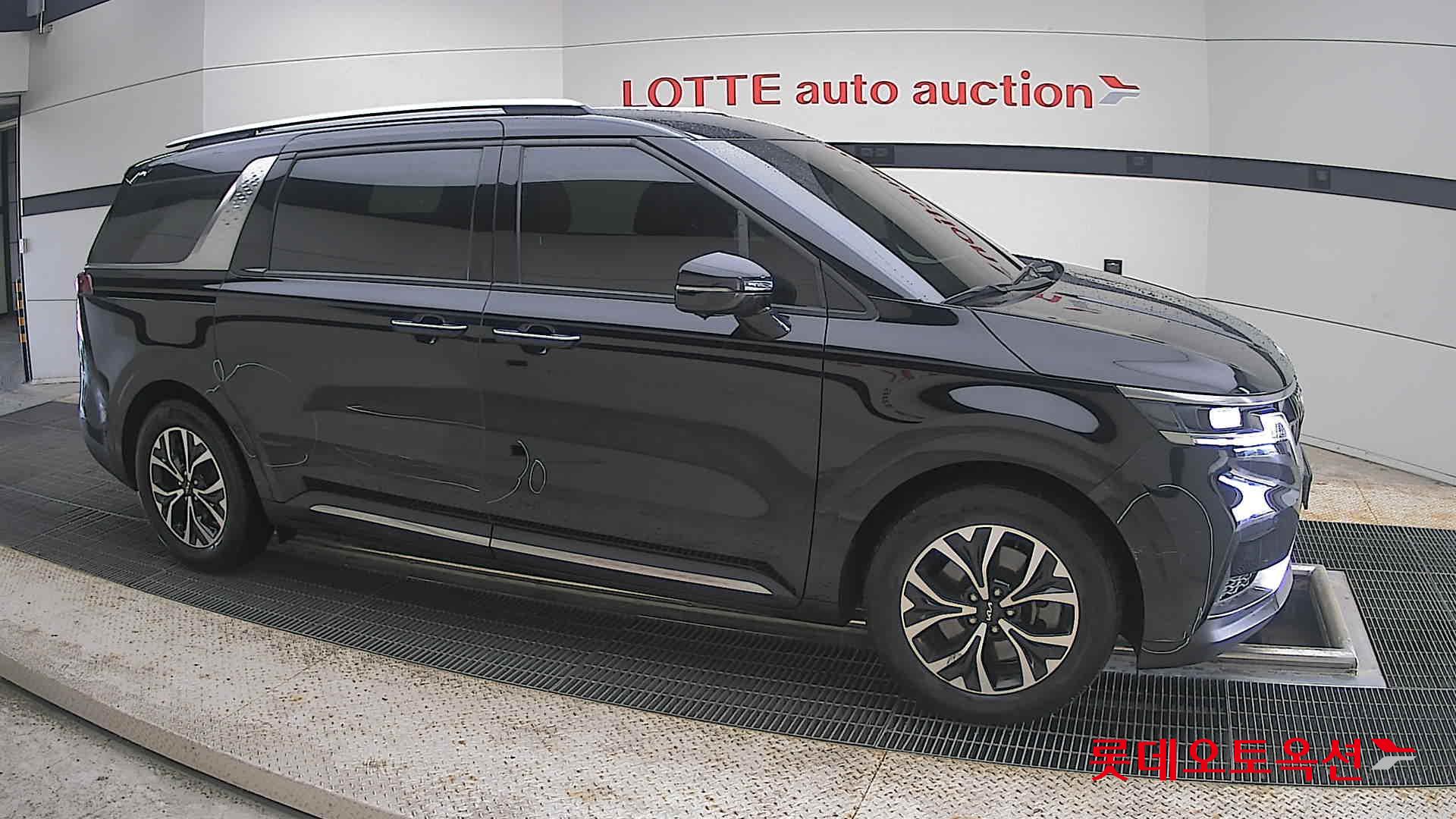 2023 - kia carnival