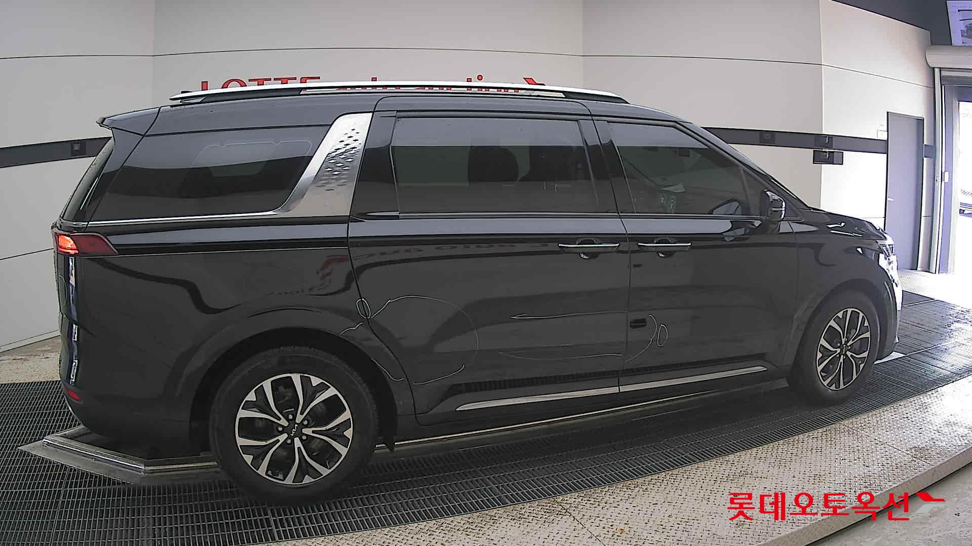 2023 - kia carnival