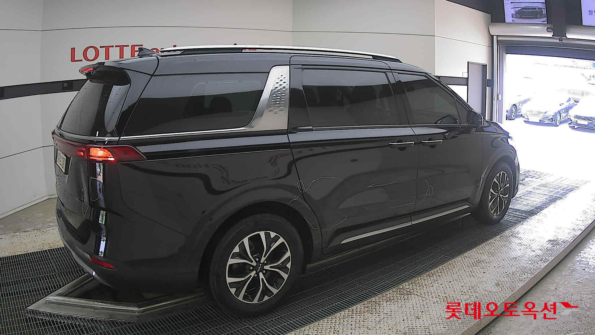 2023 - kia carnival