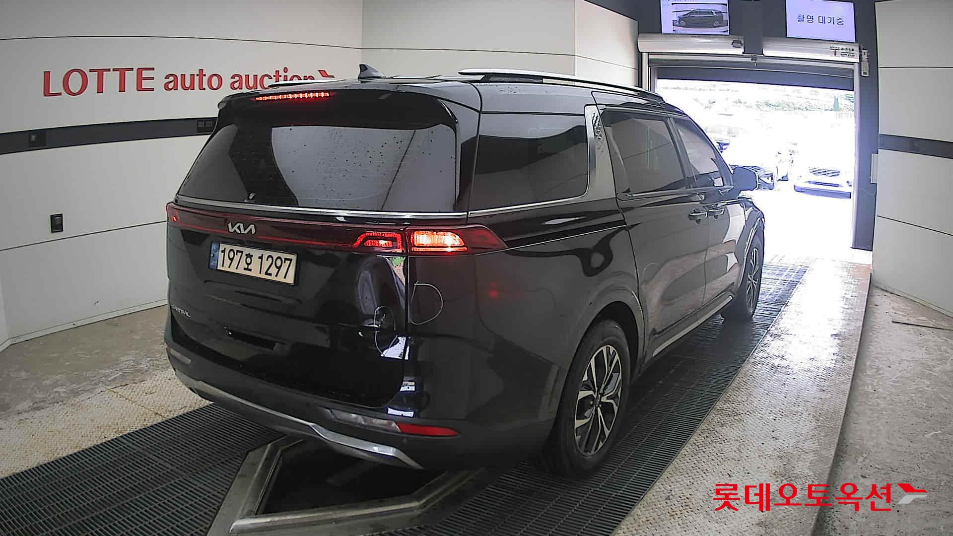2023 - kia carnival