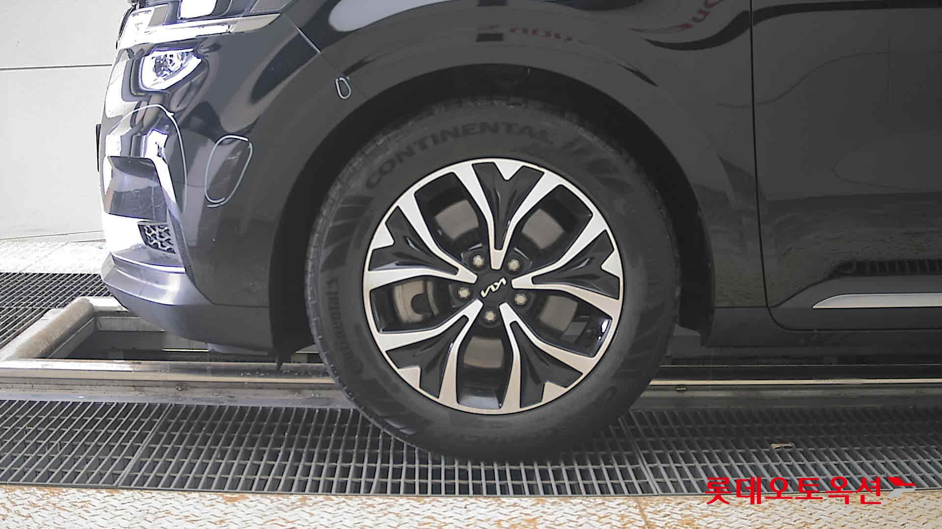 2023 - kia carnival