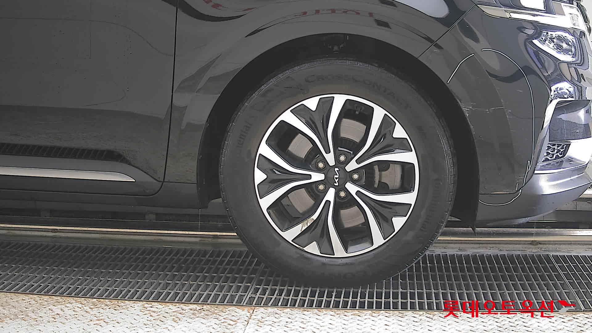 2023 - kia carnival