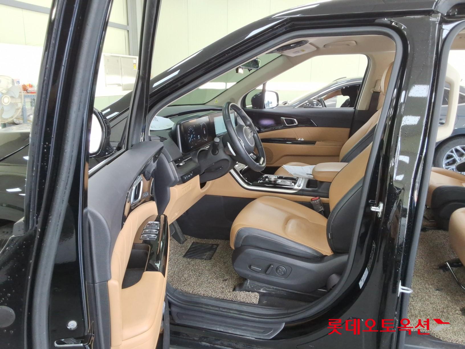 2023 - kia carnival