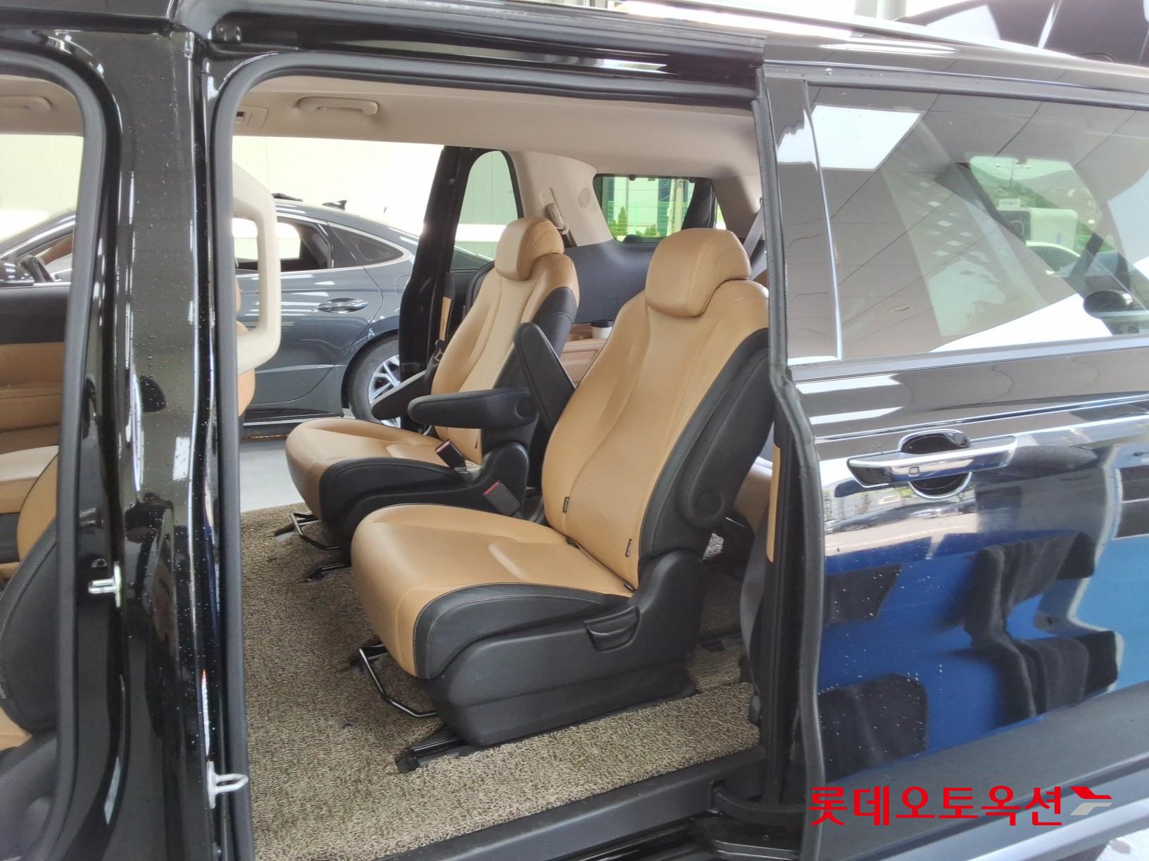 2023 - kia carnival