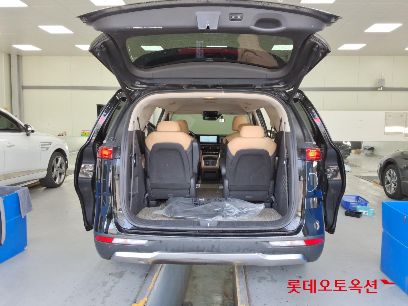 2023 - kia carnival