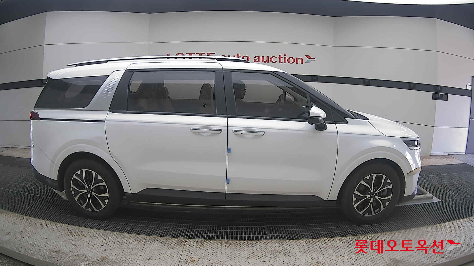 2021 - kia carnival