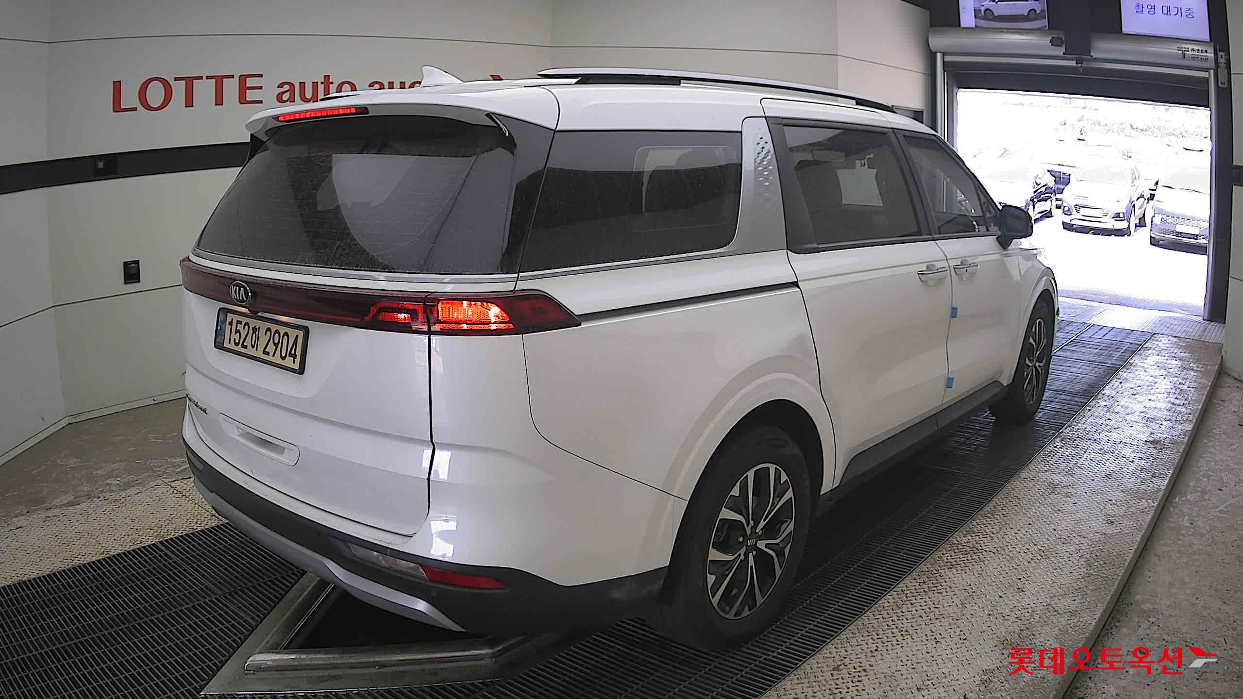 2021 - kia carnival