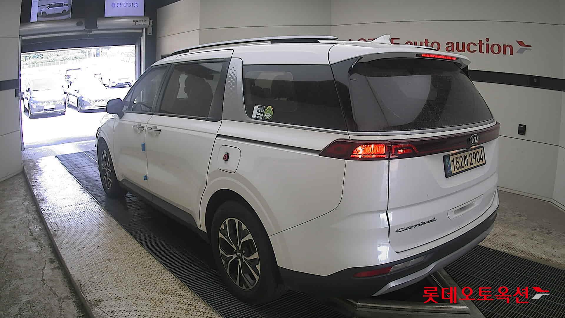 2021 - kia carnival