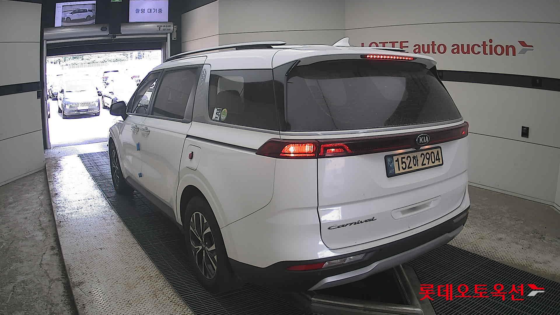 2021 - kia carnival