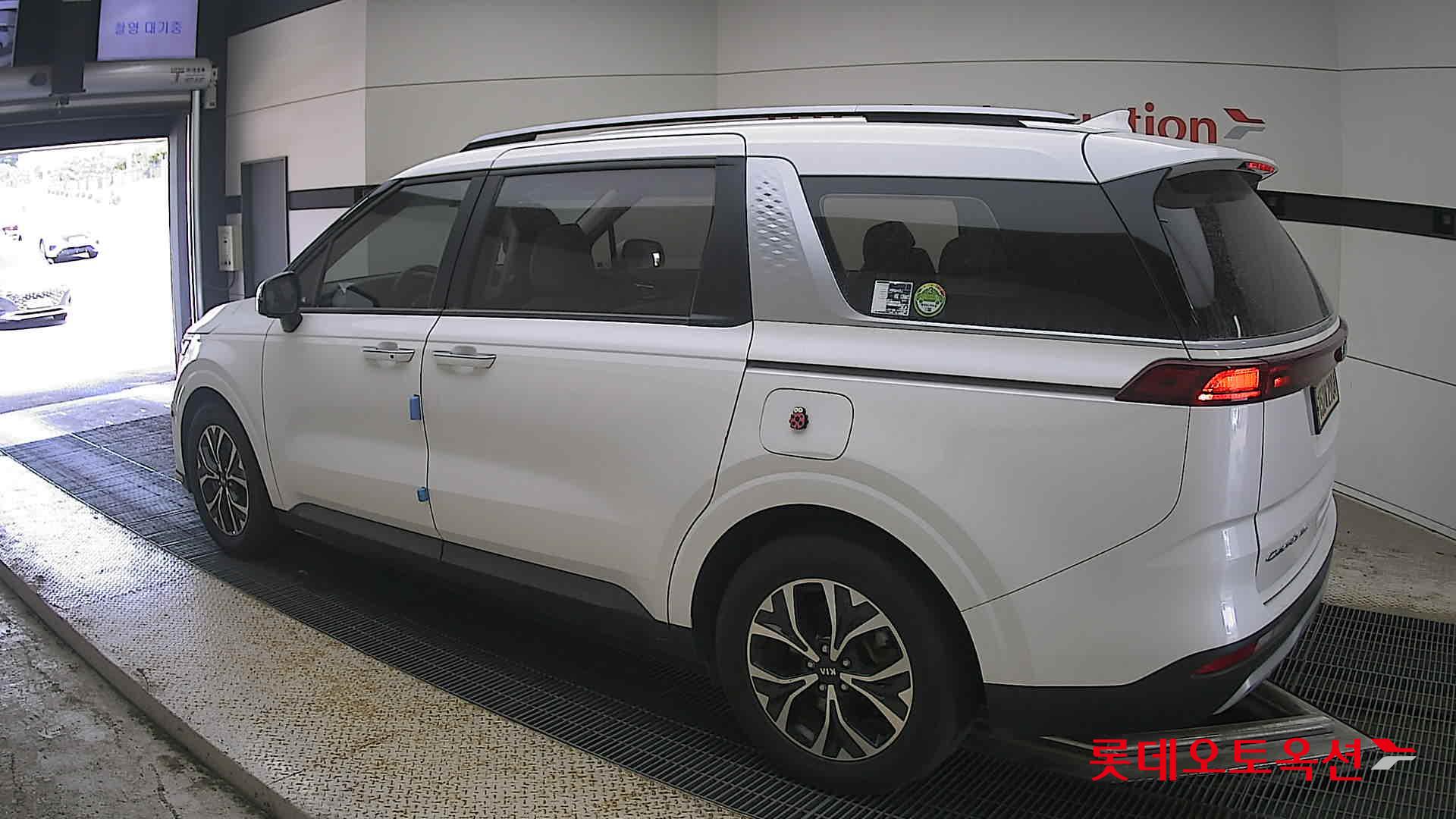 2021 - kia carnival