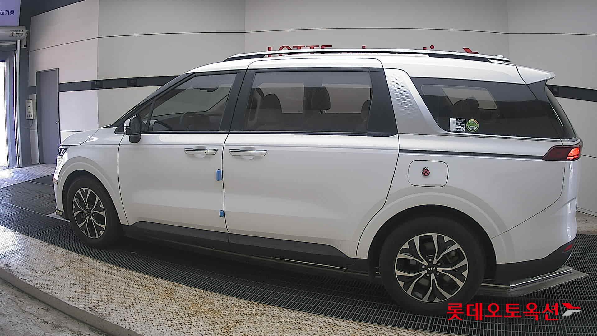 2021 - kia carnival