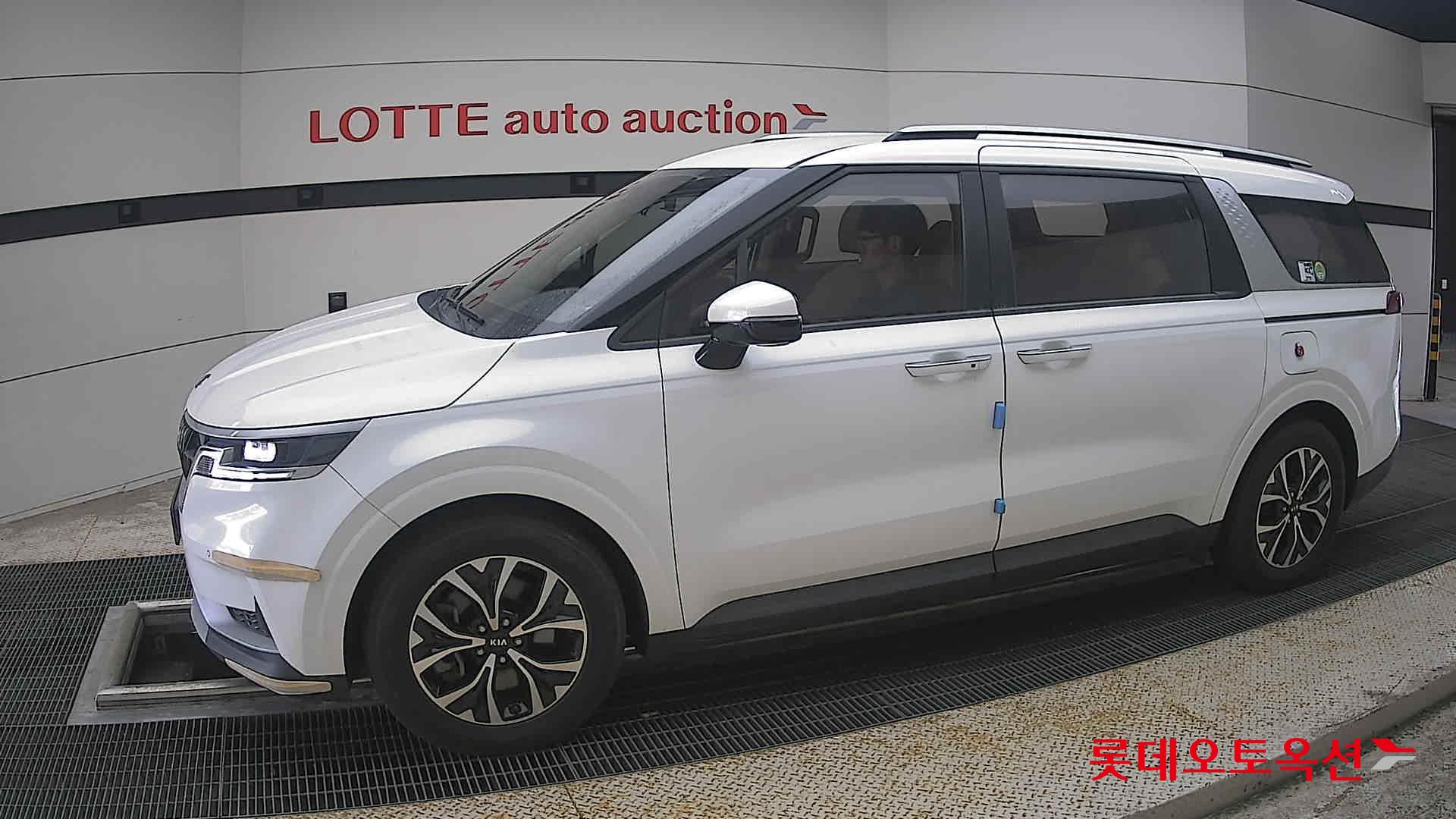 2021 - kia carnival