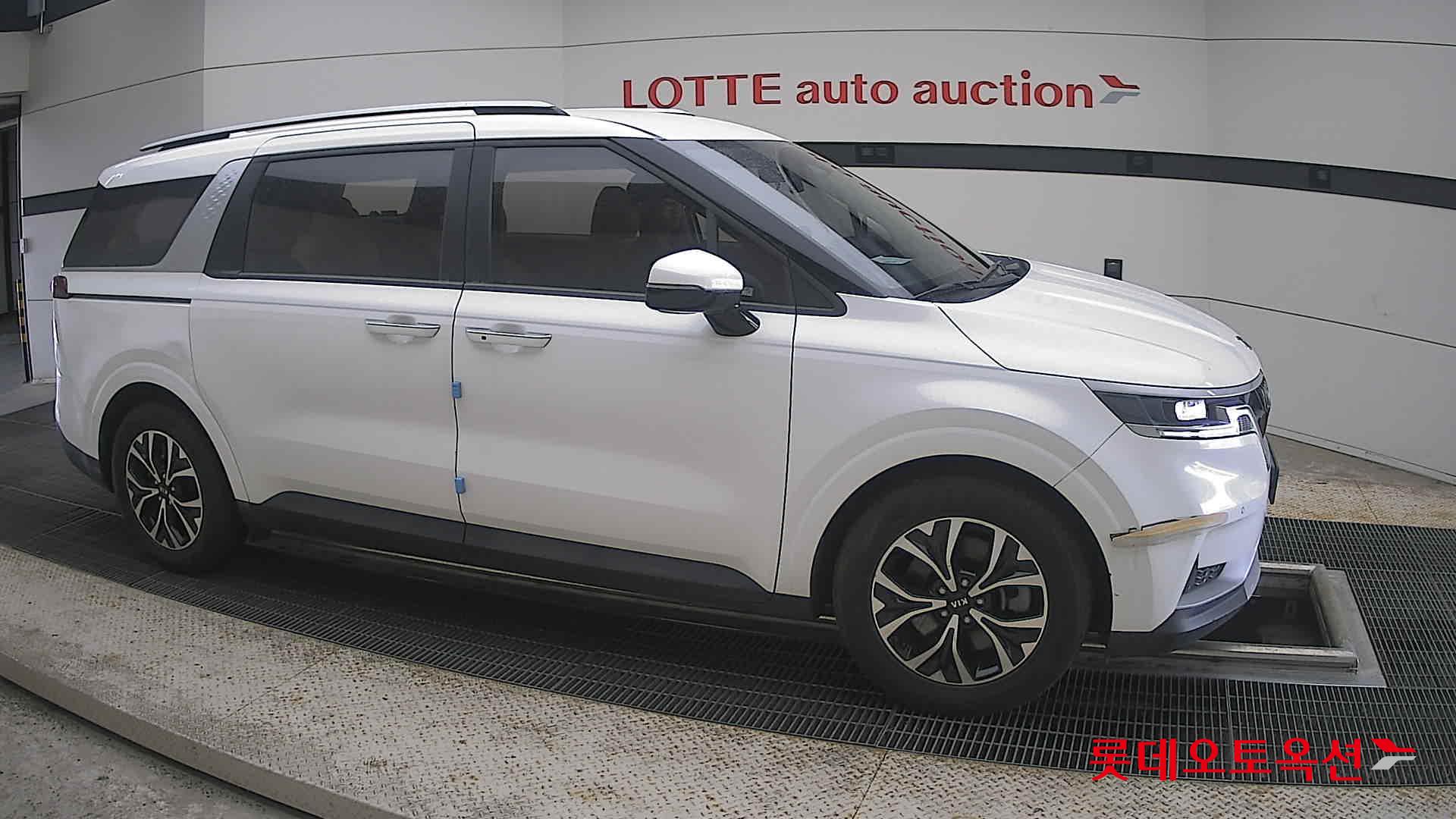 2021 - kia carnival