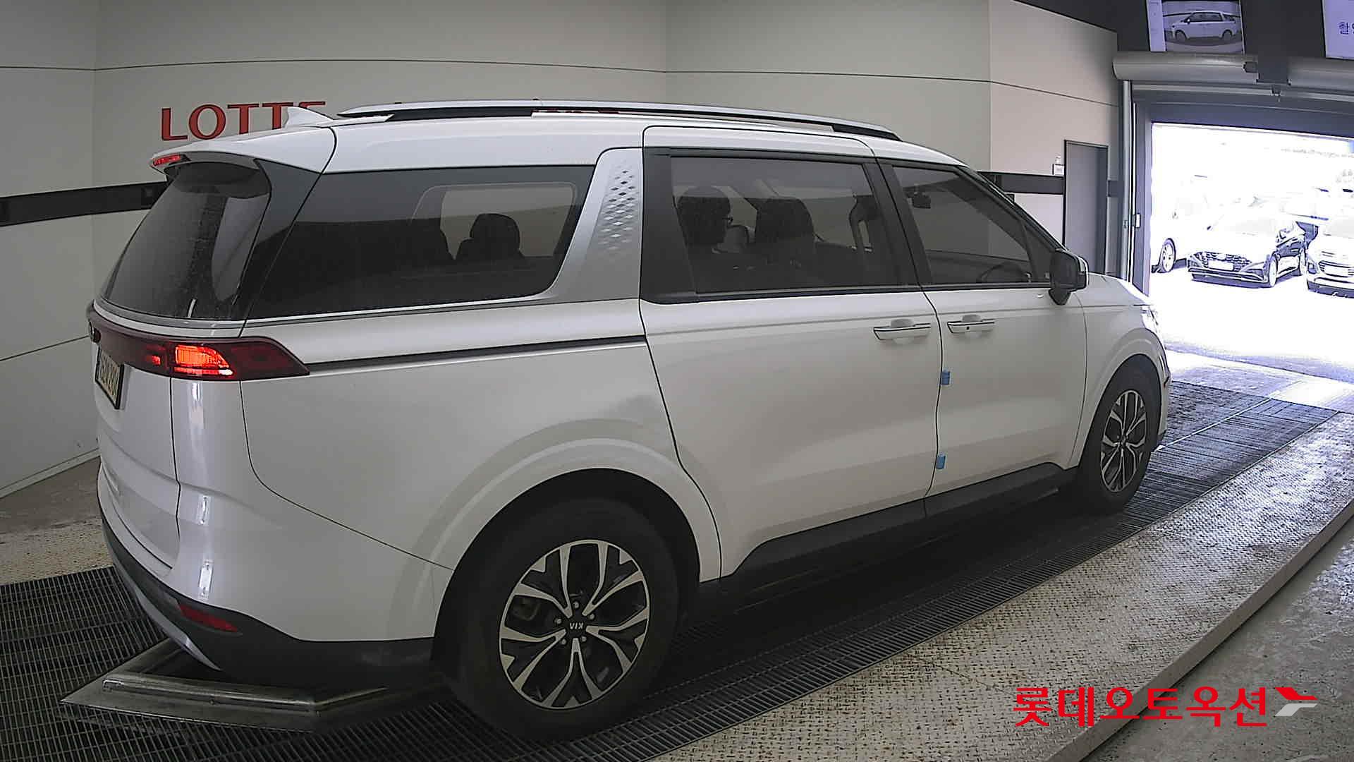 2021 - kia carnival
