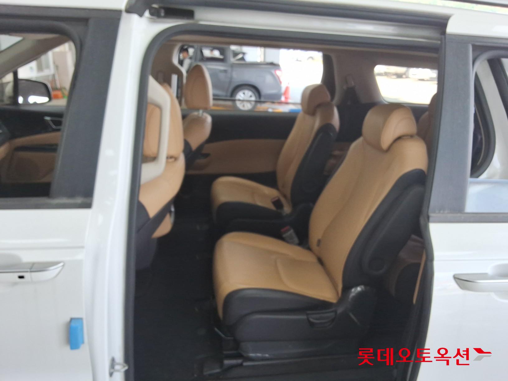 2021 - kia carnival