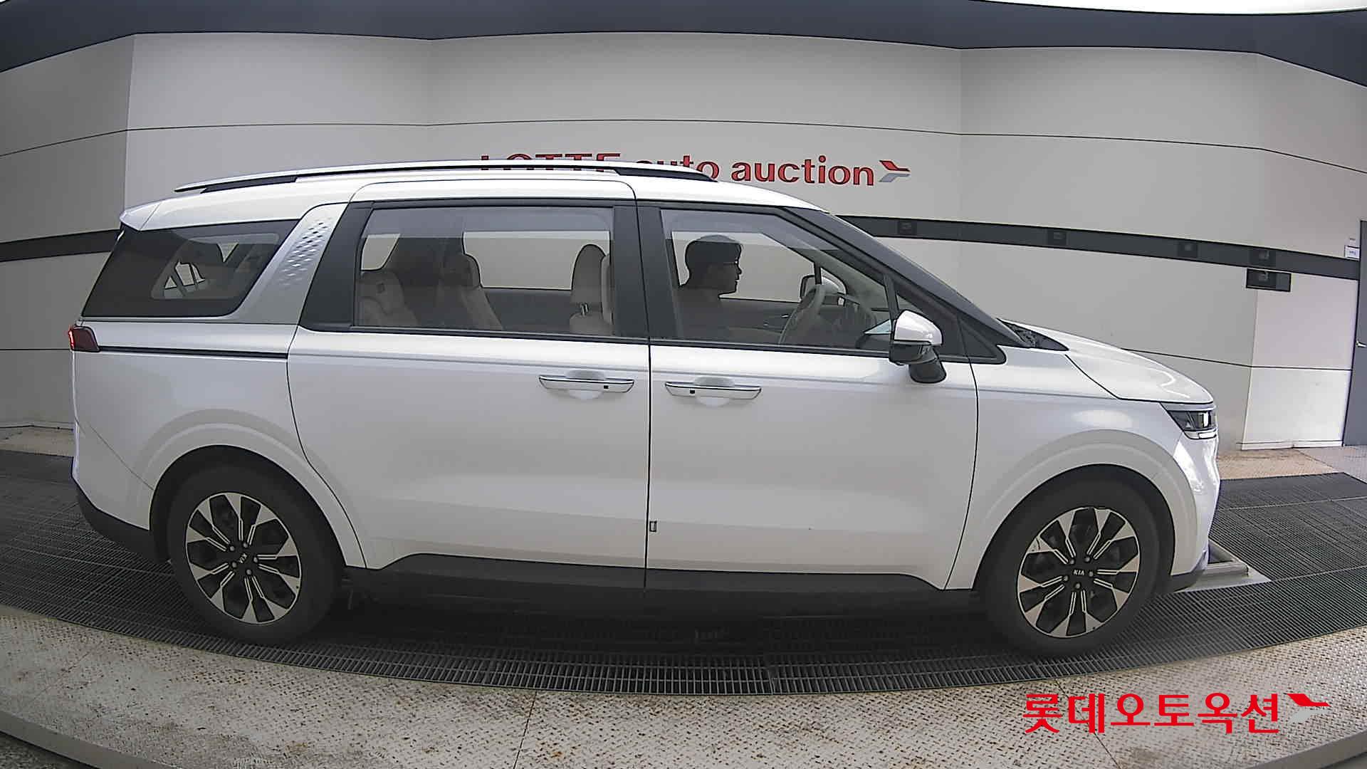 2021 - kia carnival