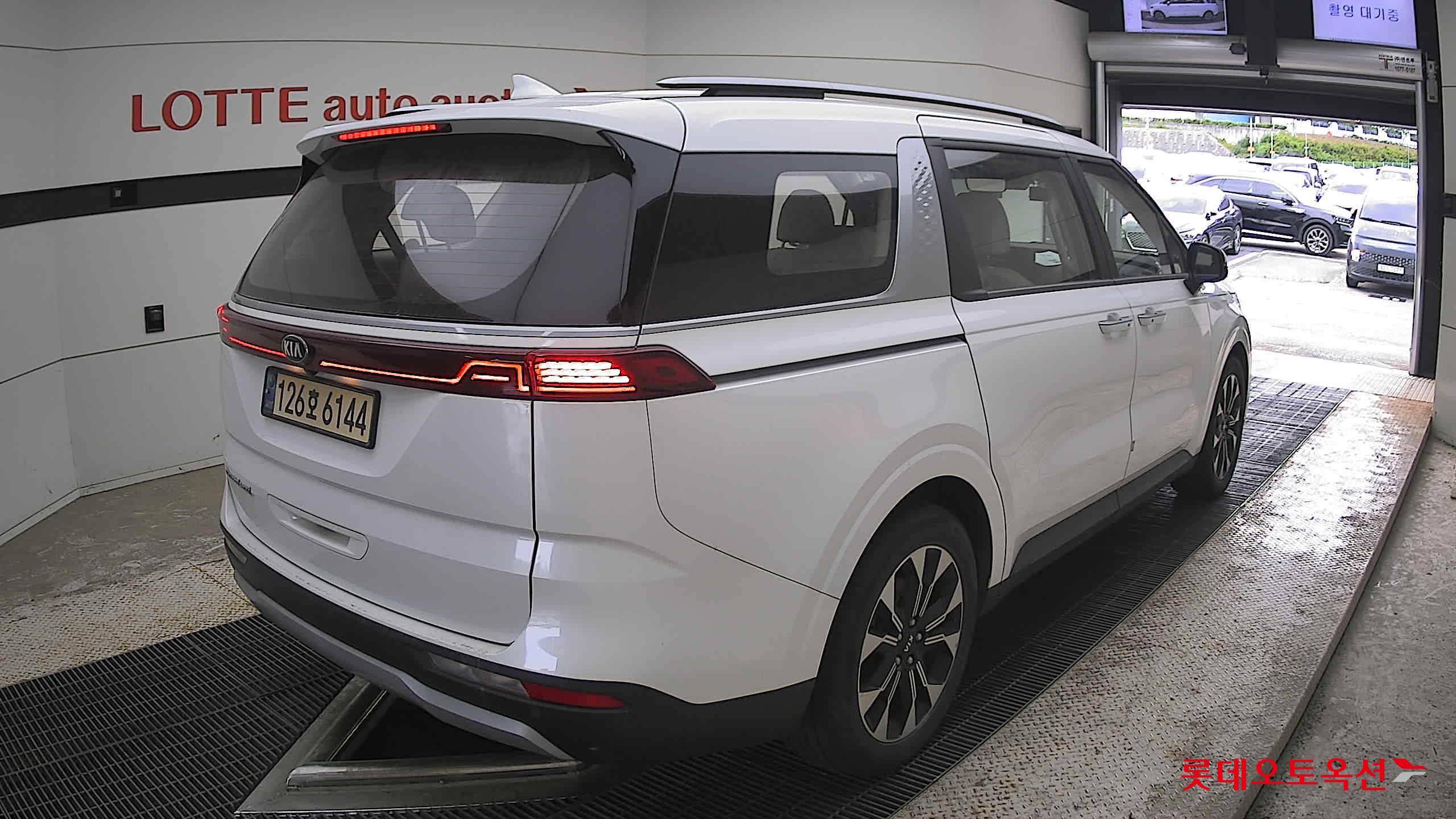 2021 - kia carnival
