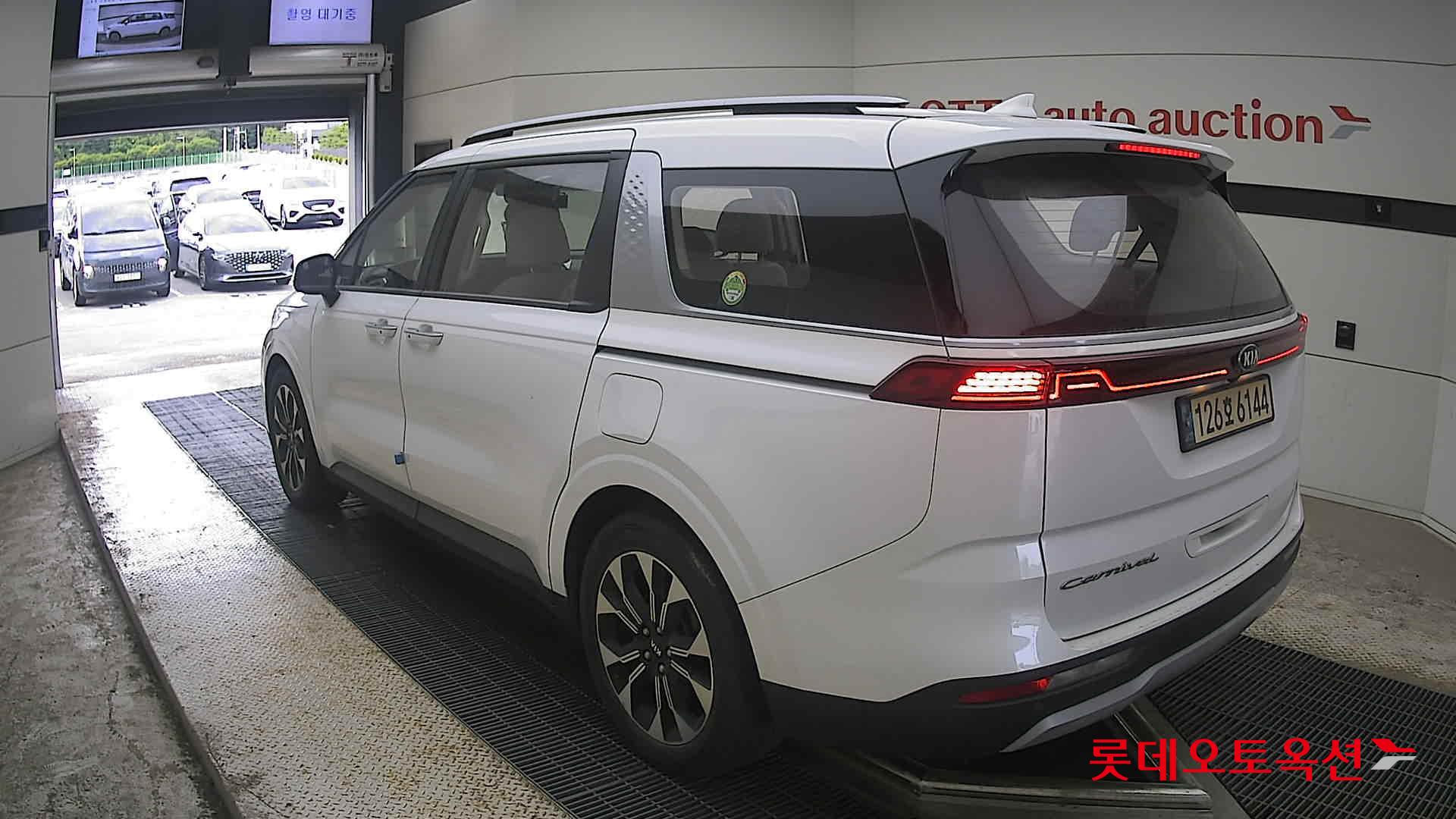 2021 - kia carnival