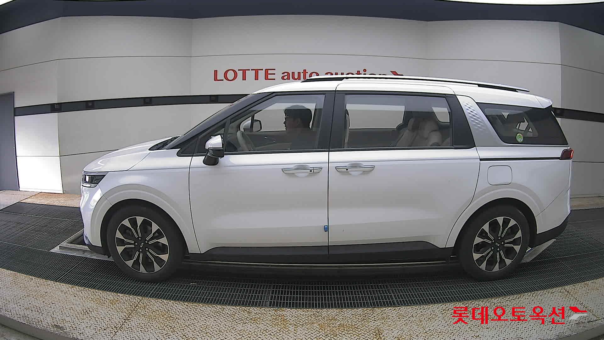 2021 - kia carnival