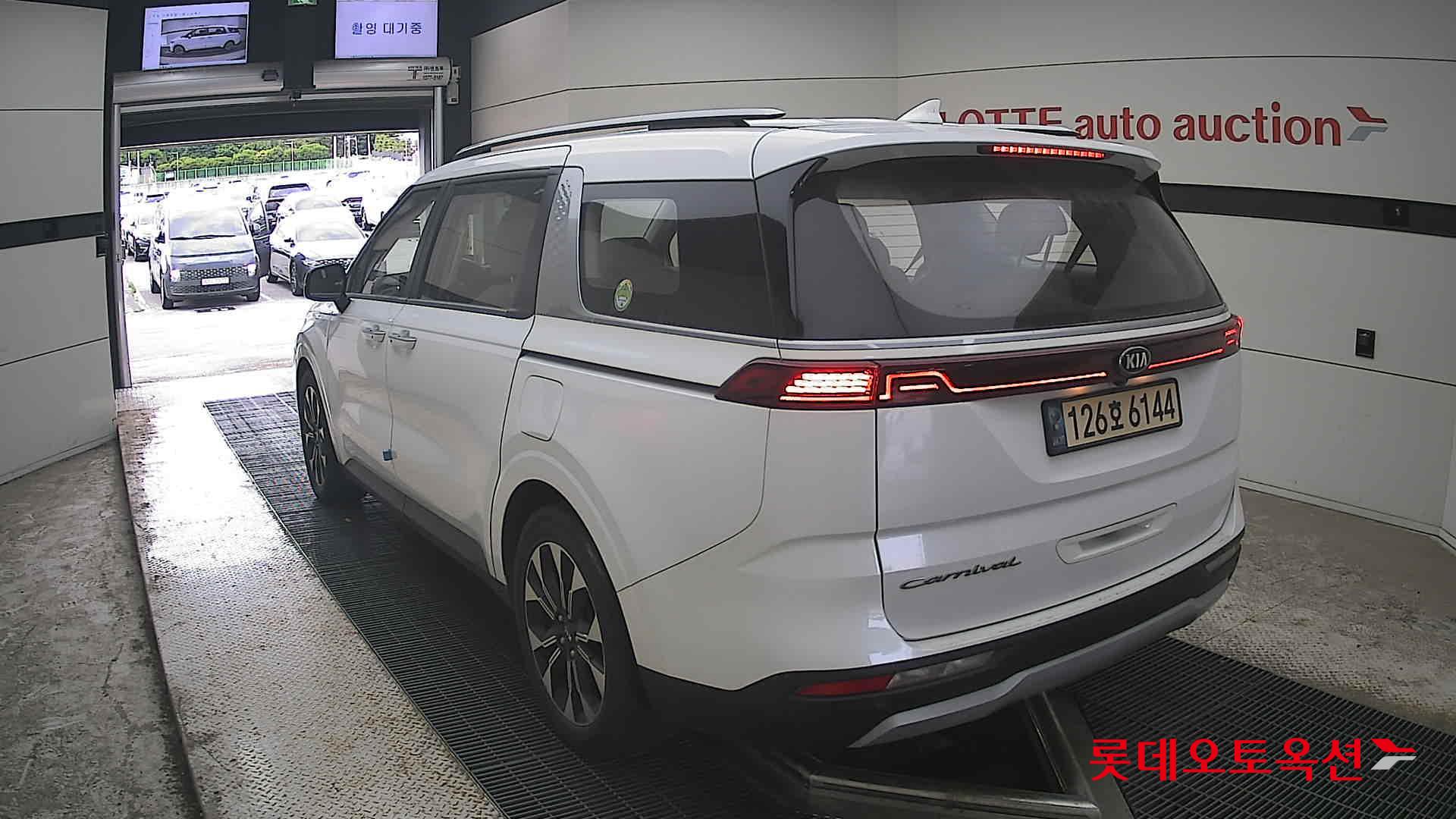 2021 - kia carnival